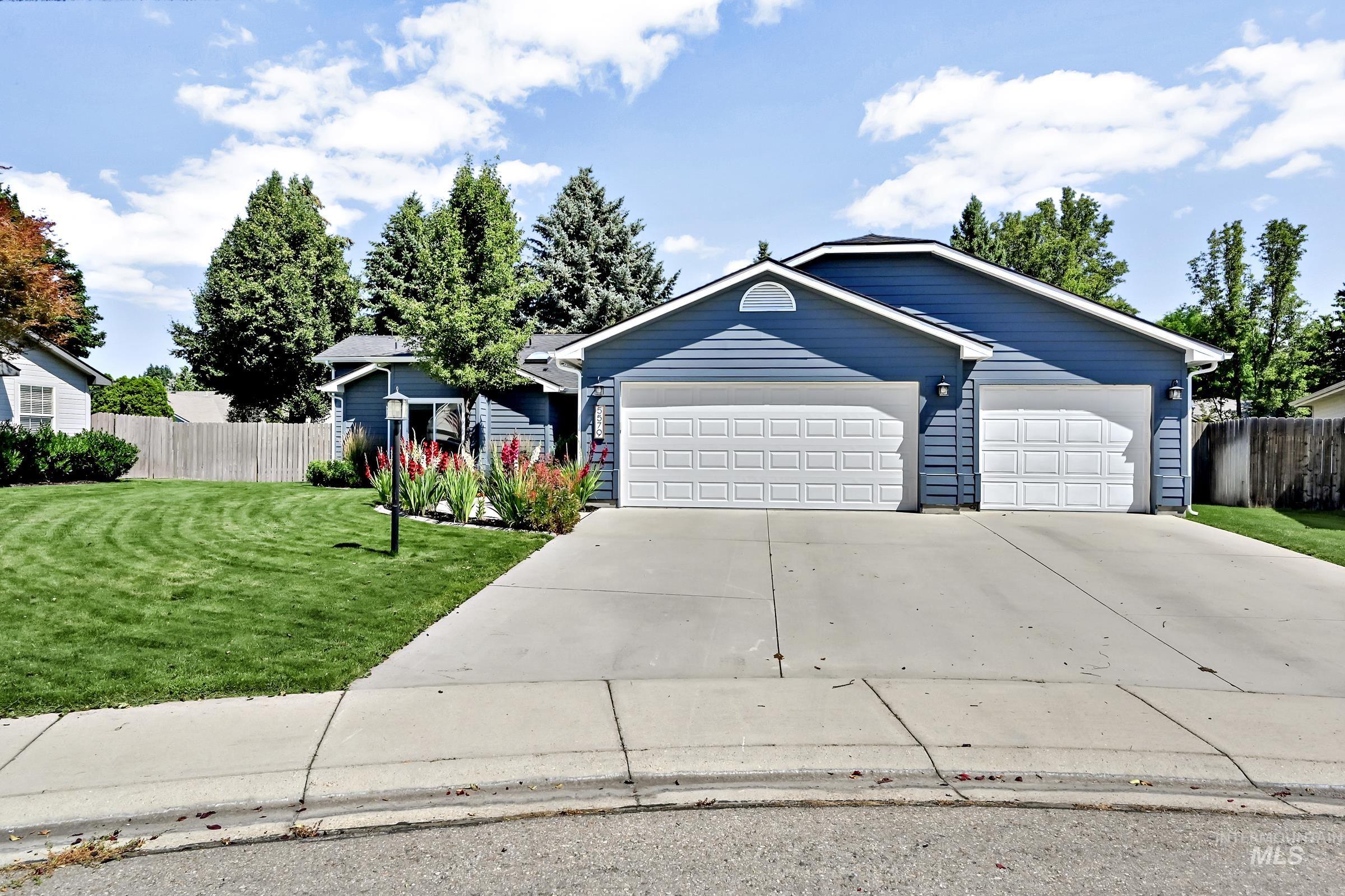 5579 N Rosepoint Way Property Photo 1