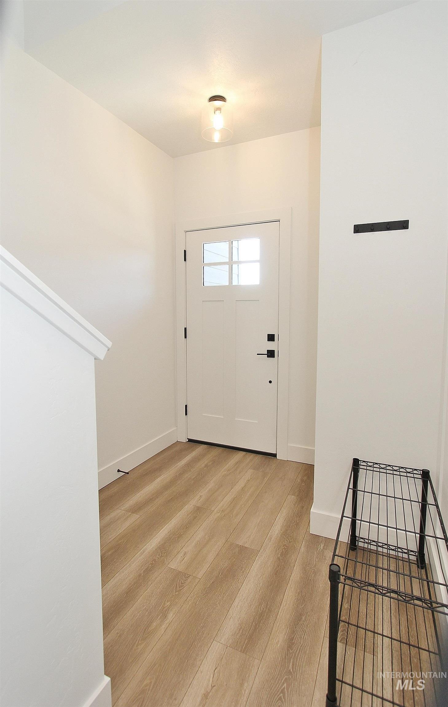 5044 E Woodward Ln Property Photo 2
