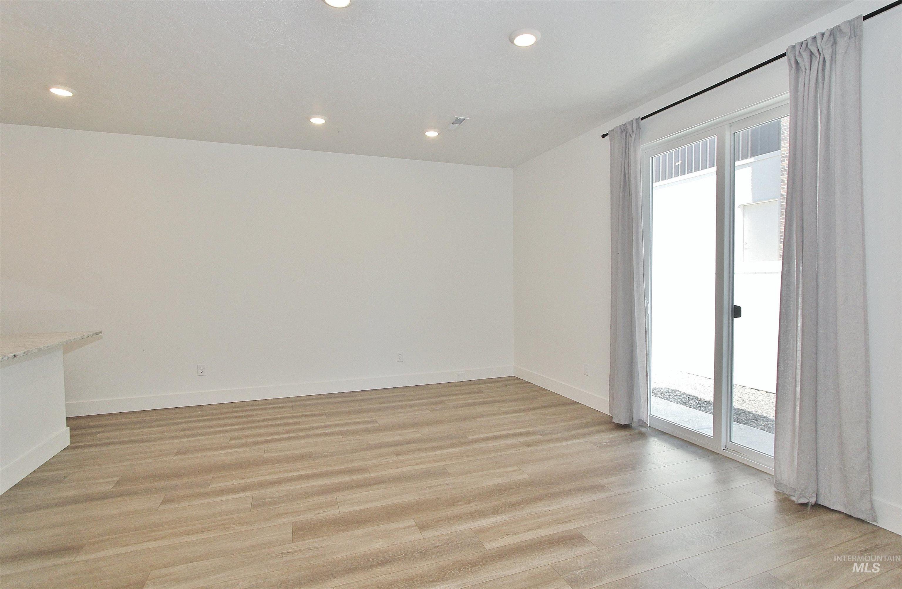 5044 E Woodward Ln Property Photo 6