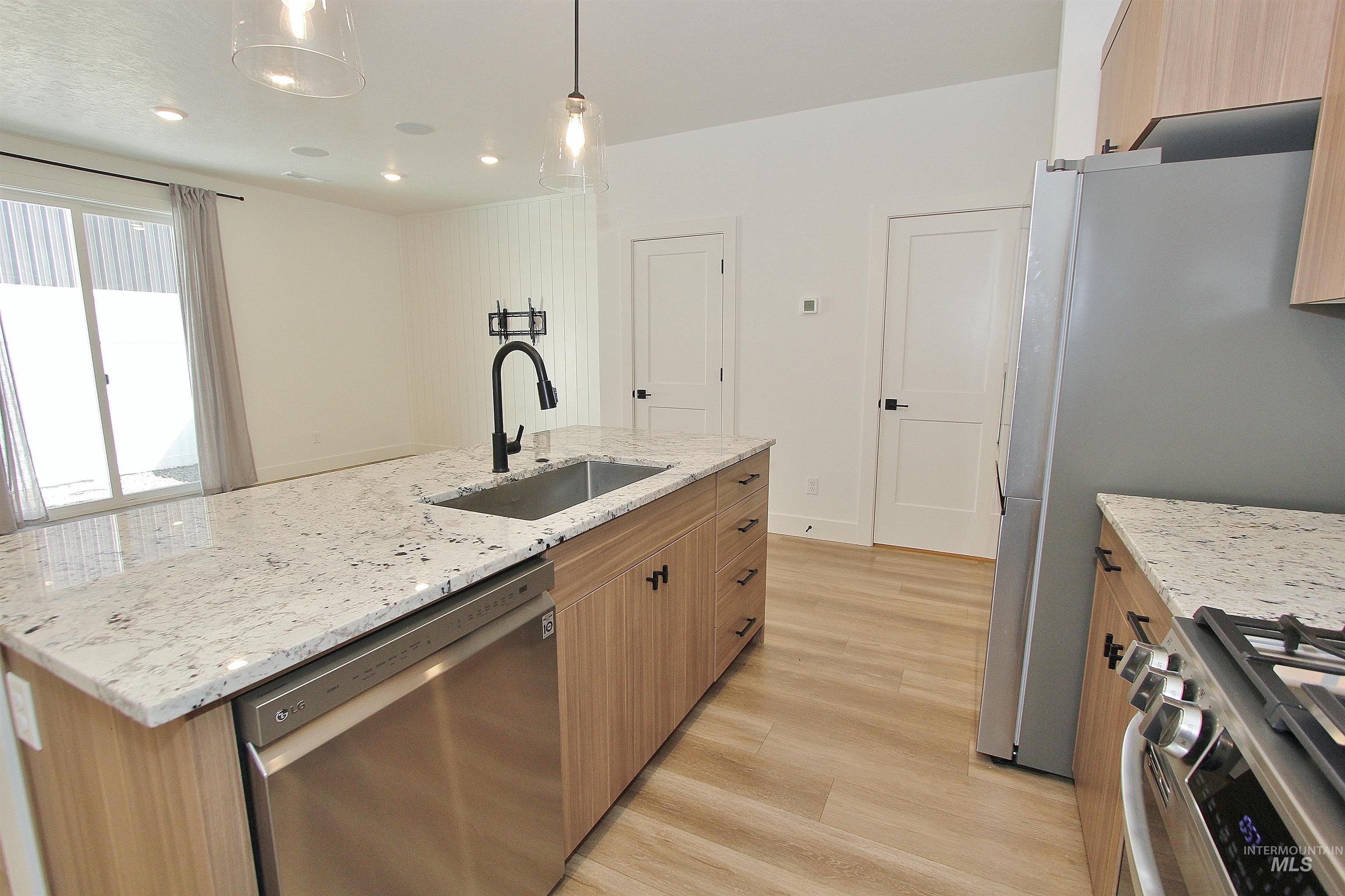 5044 E Woodward Ln Property Photo 9