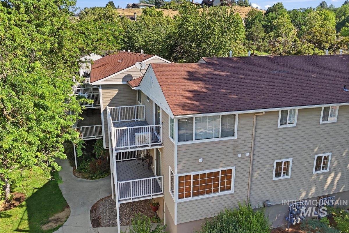 307 W Village