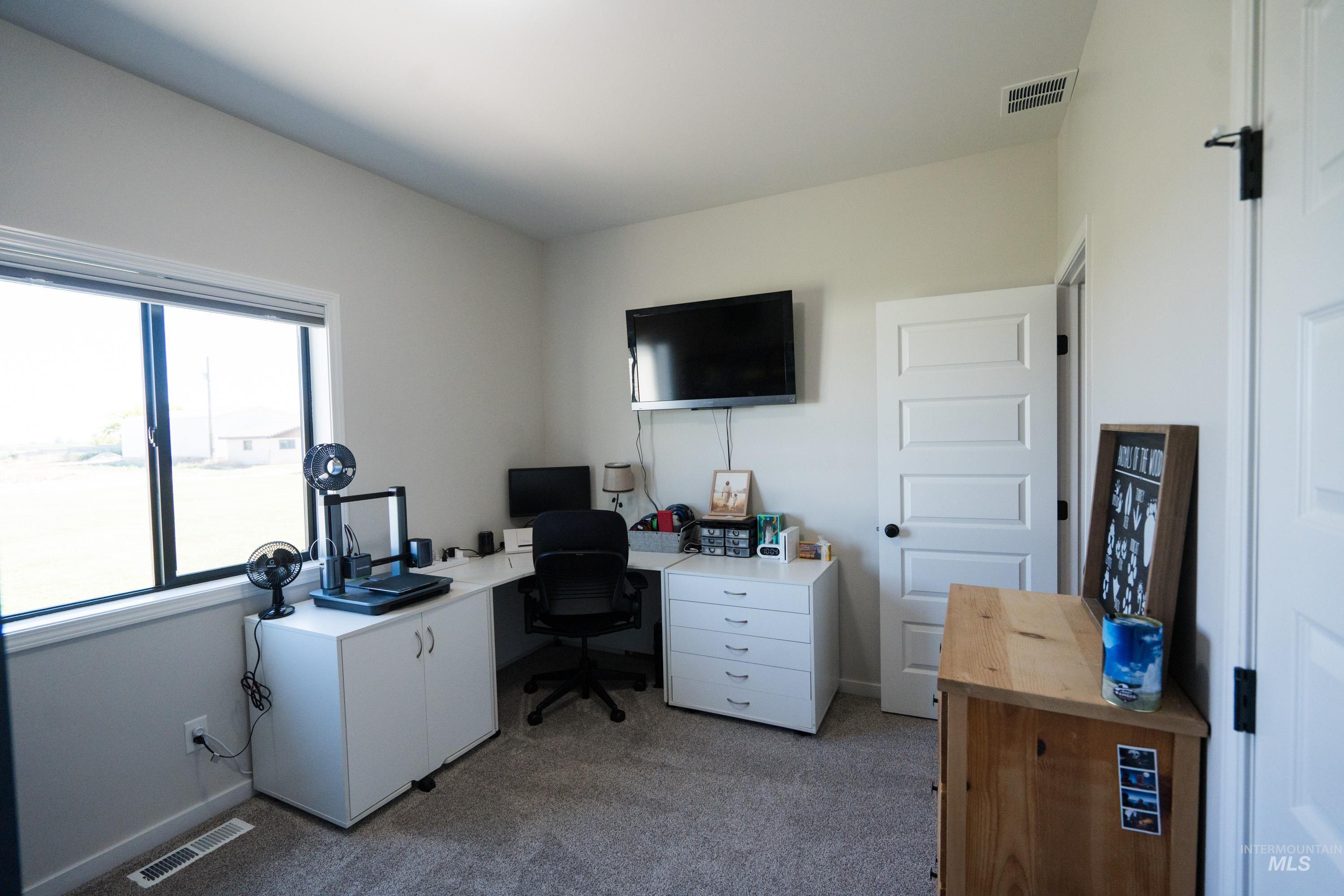 510 W Clark St Property Photo 9