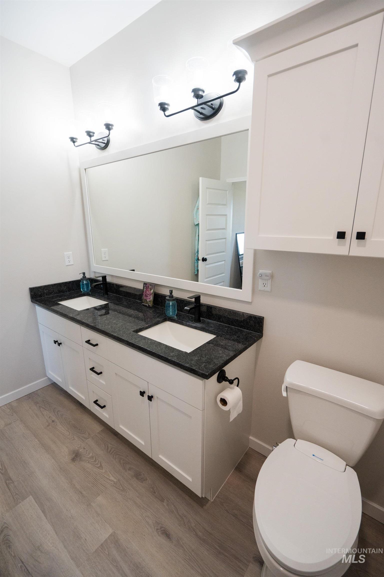 510 W Clark St Property Photo 16