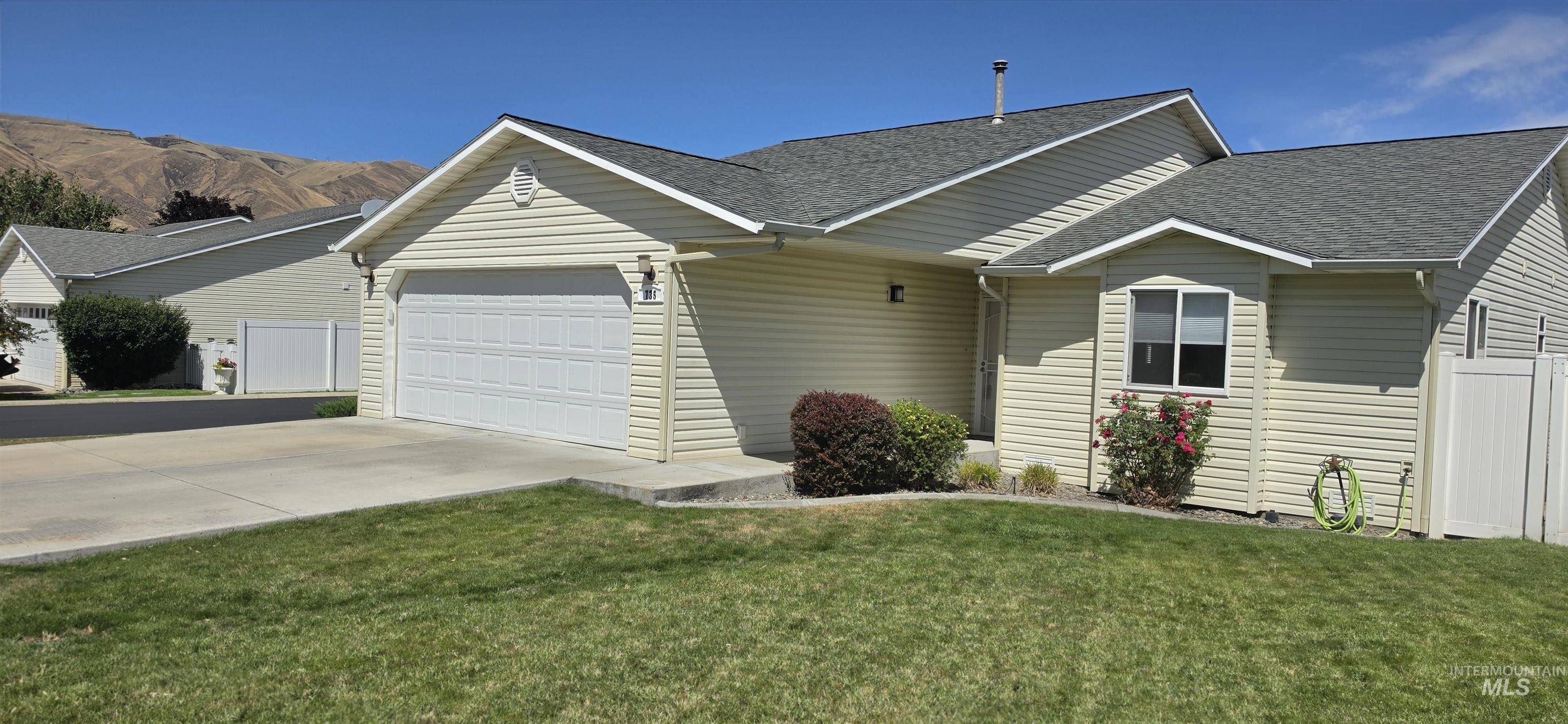 735 16th Property Photo 1
