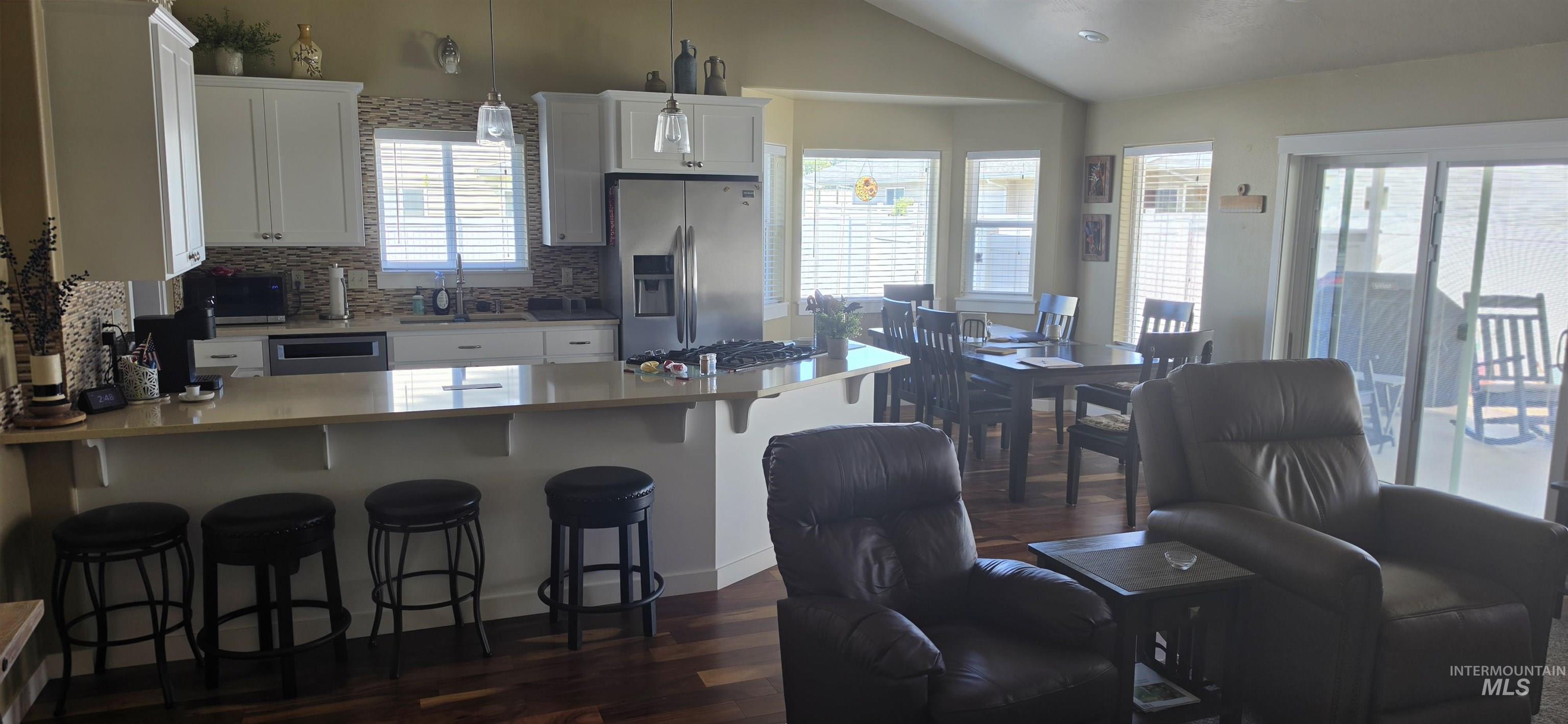 735 16th Property Photo 2