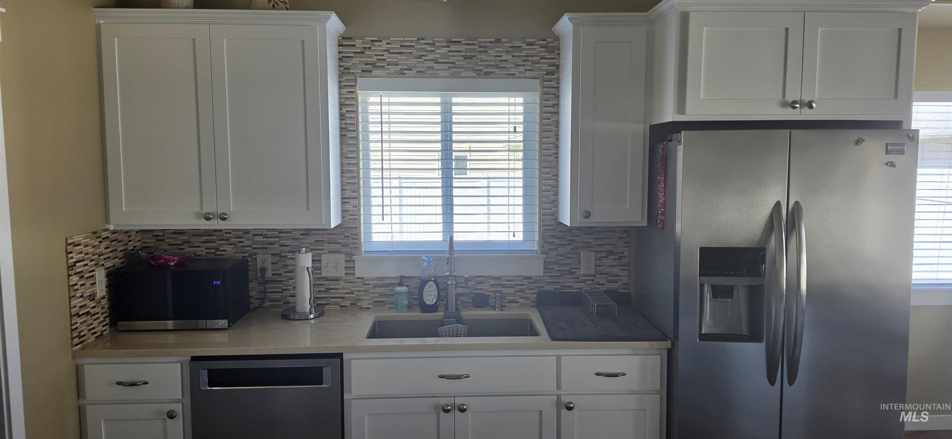 735 16th Property Photo 3