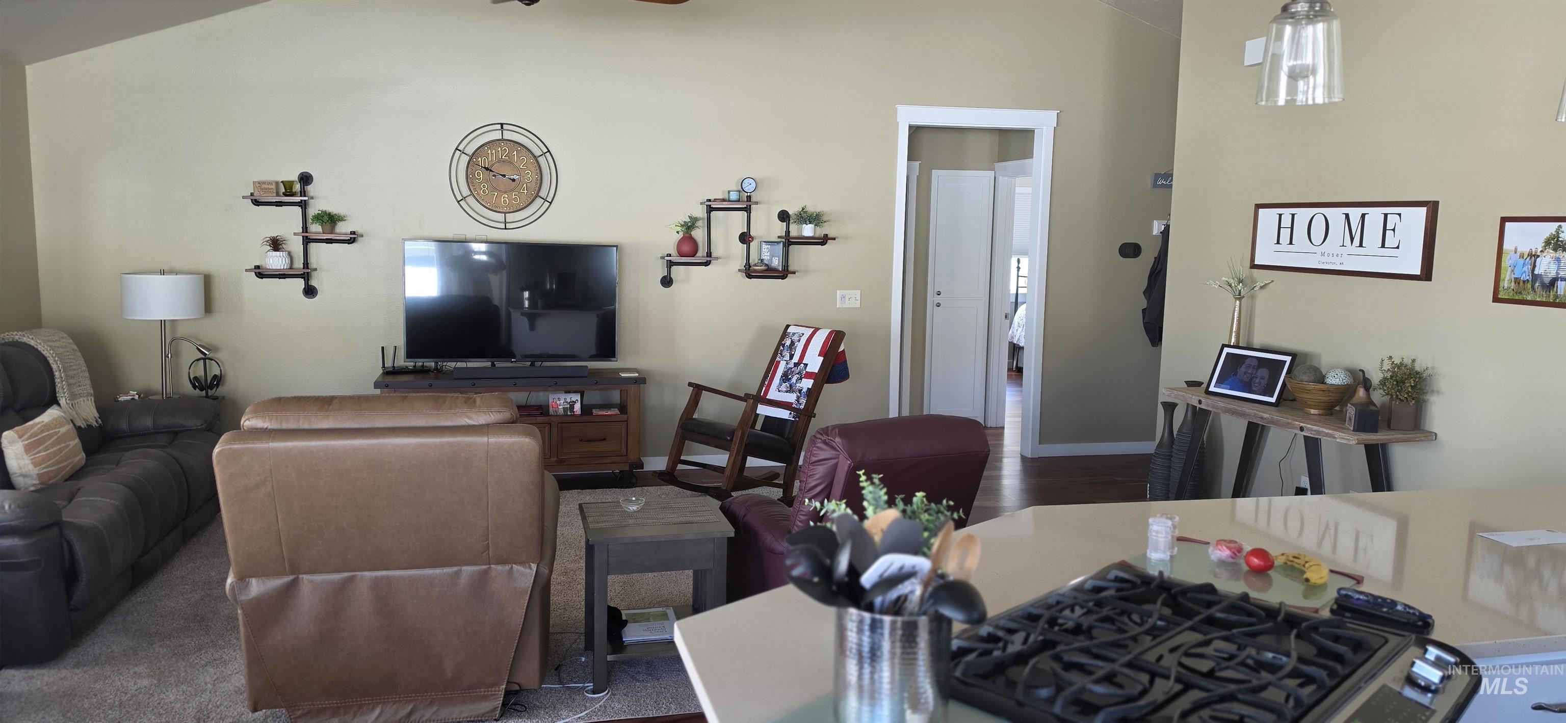 735 16th Property Photo 4