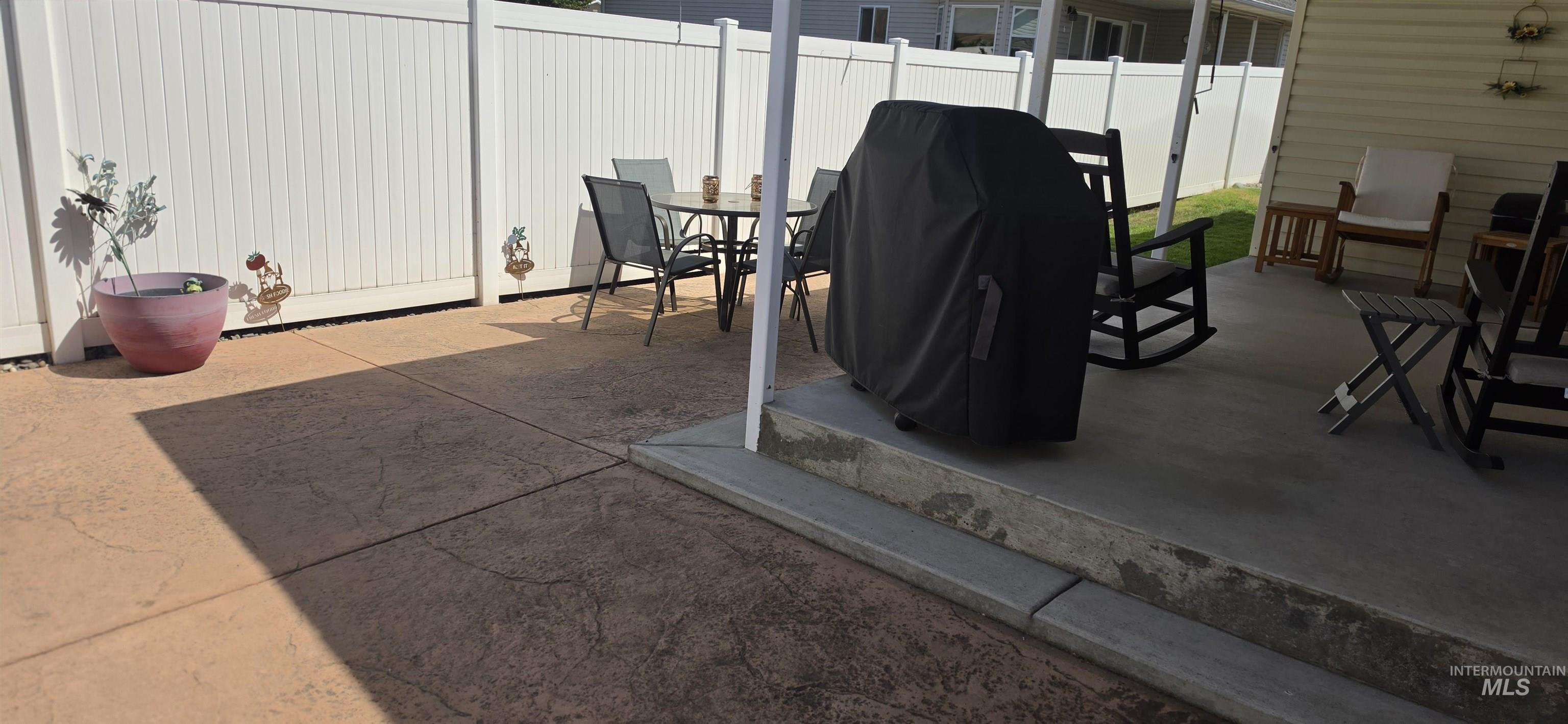 735 16th Property Photo 7