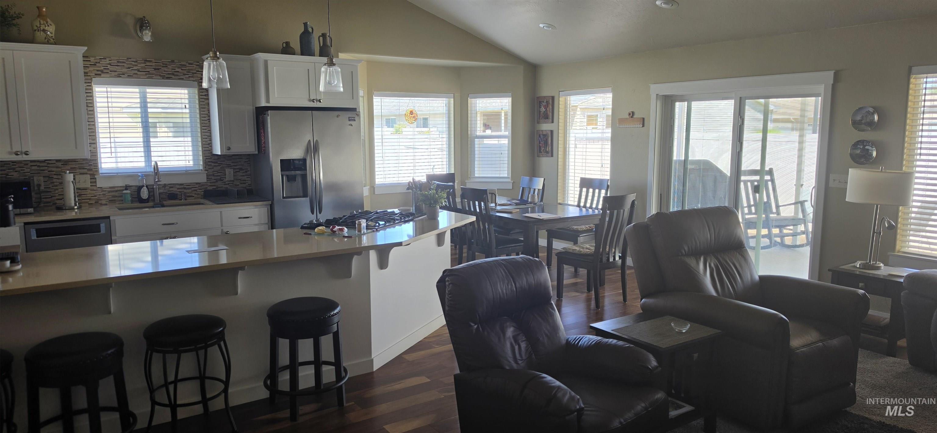 735 16th Property Photo 8