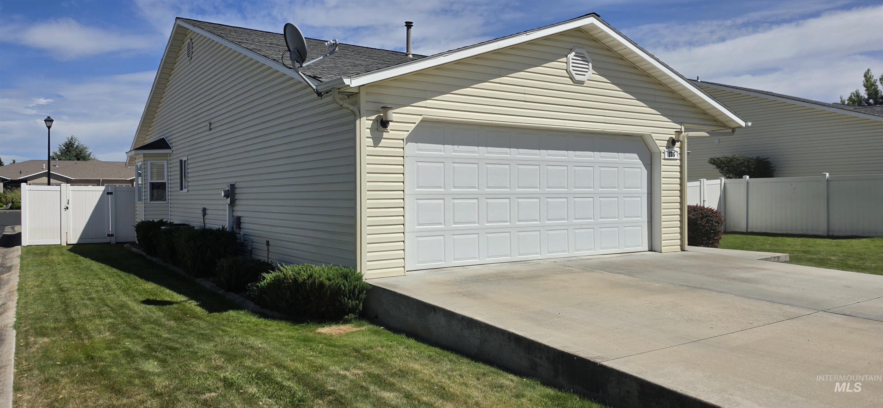735 16th Property Photo 36