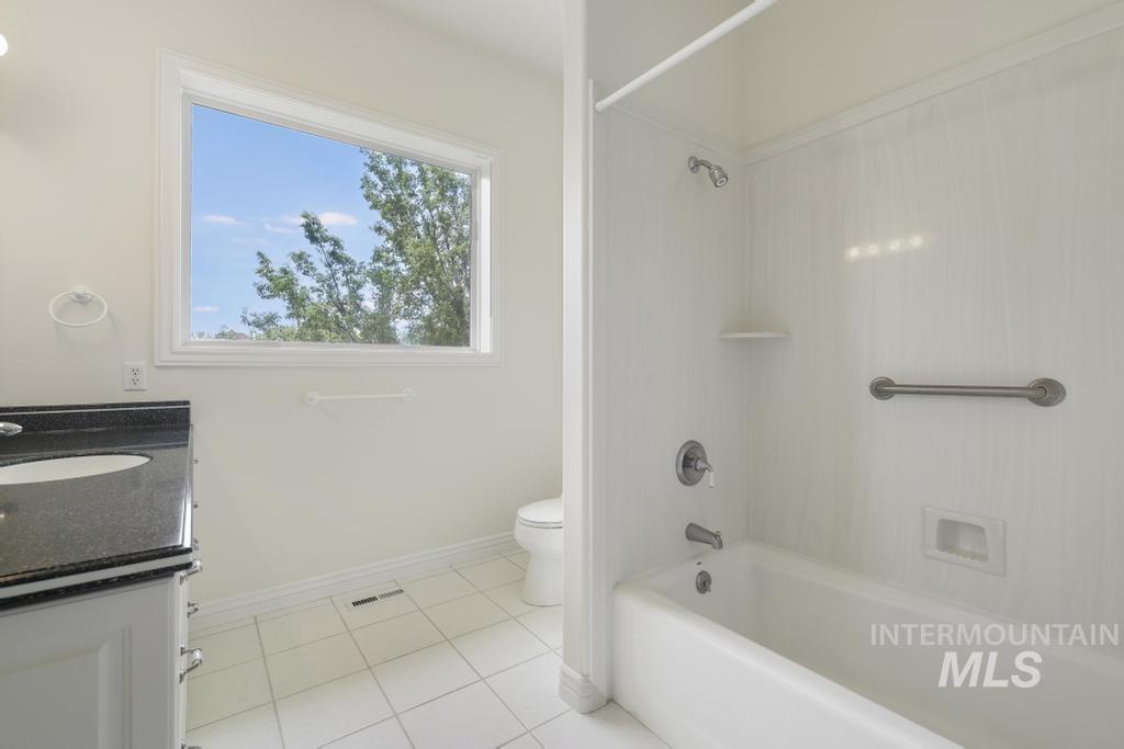 4098 Hidden Lakes Drive Property Photo 16