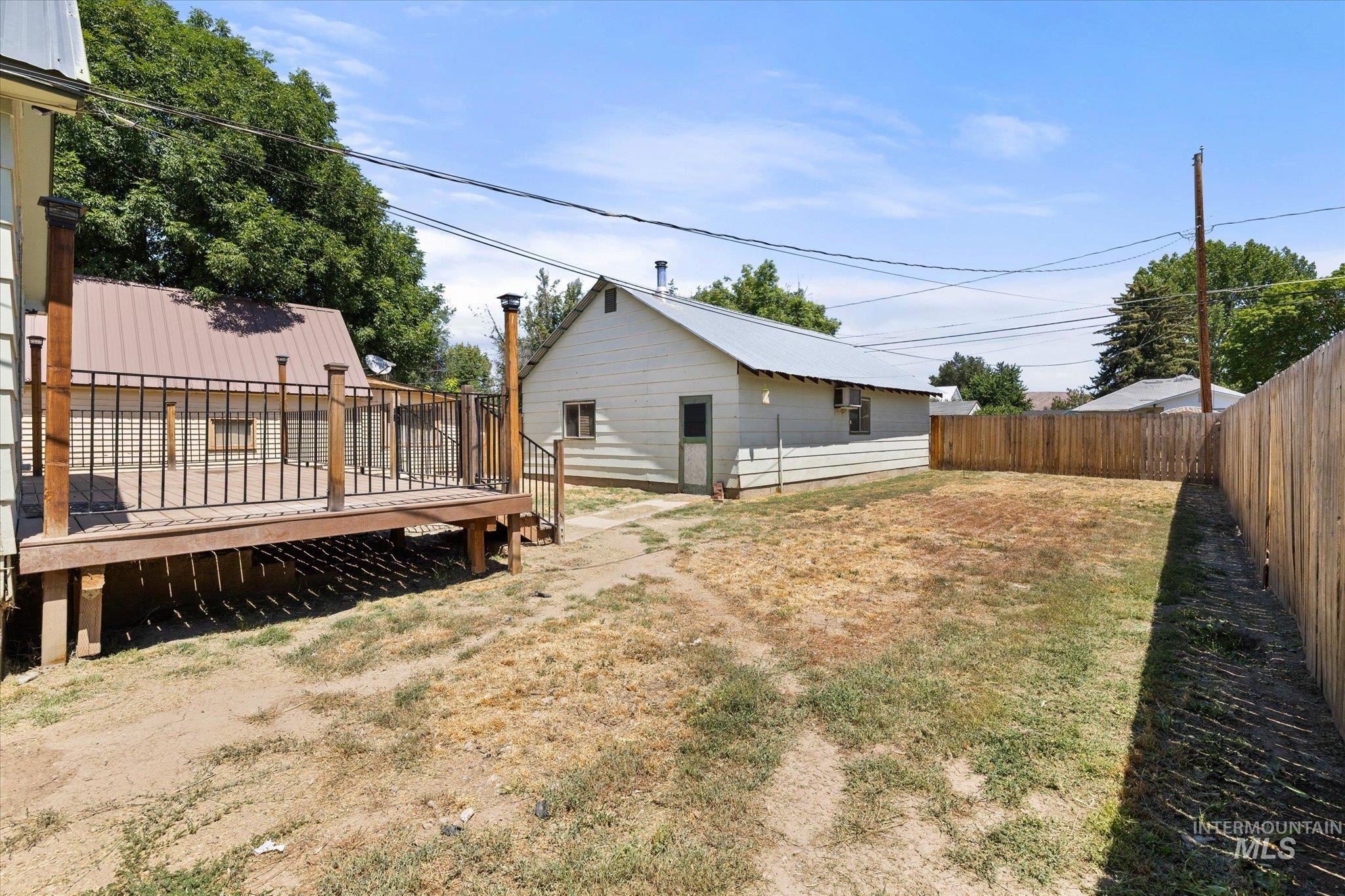 918 W 3rd St Property Photo 31