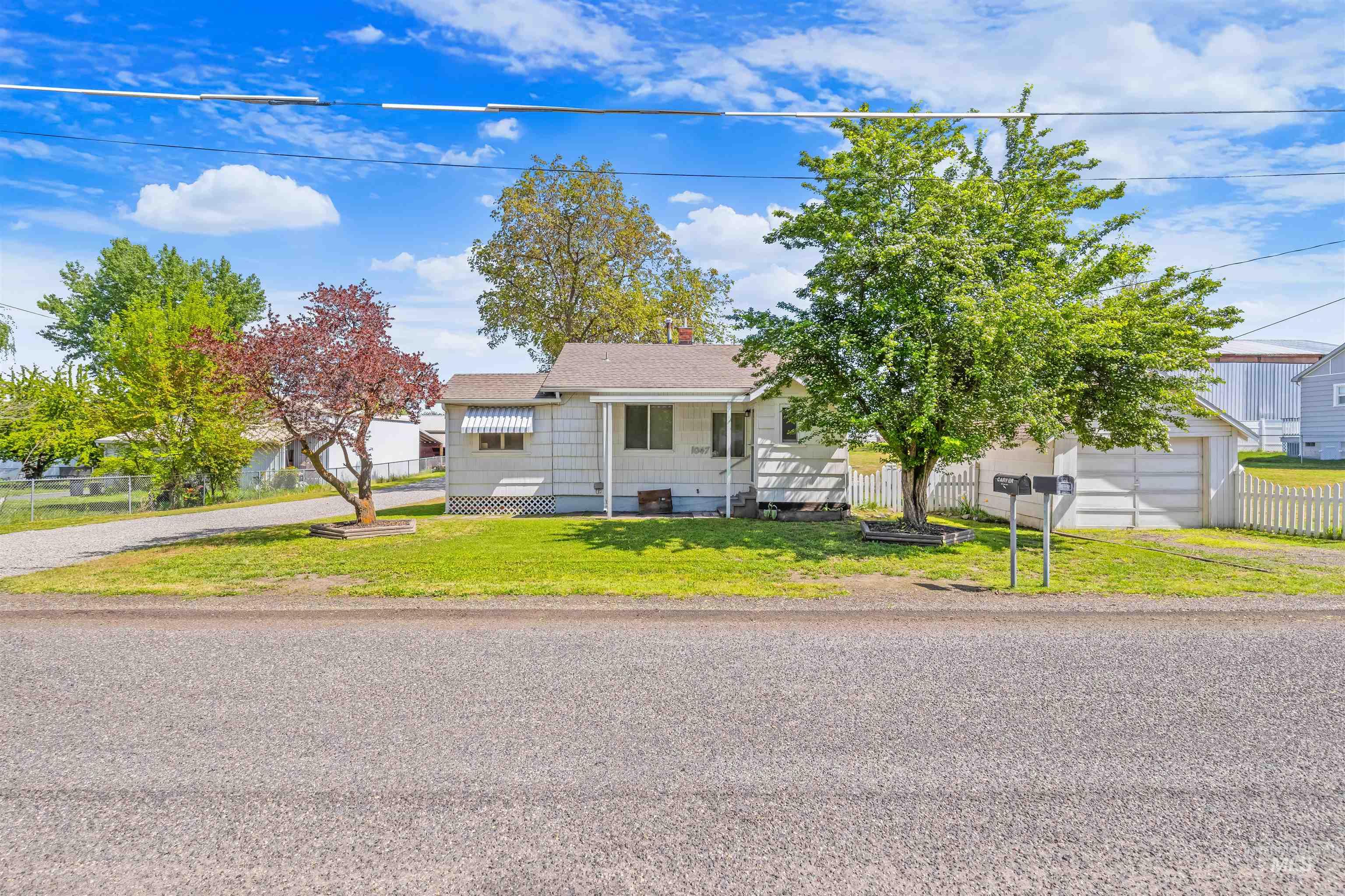 1047 Francis Street Property Photo 2
