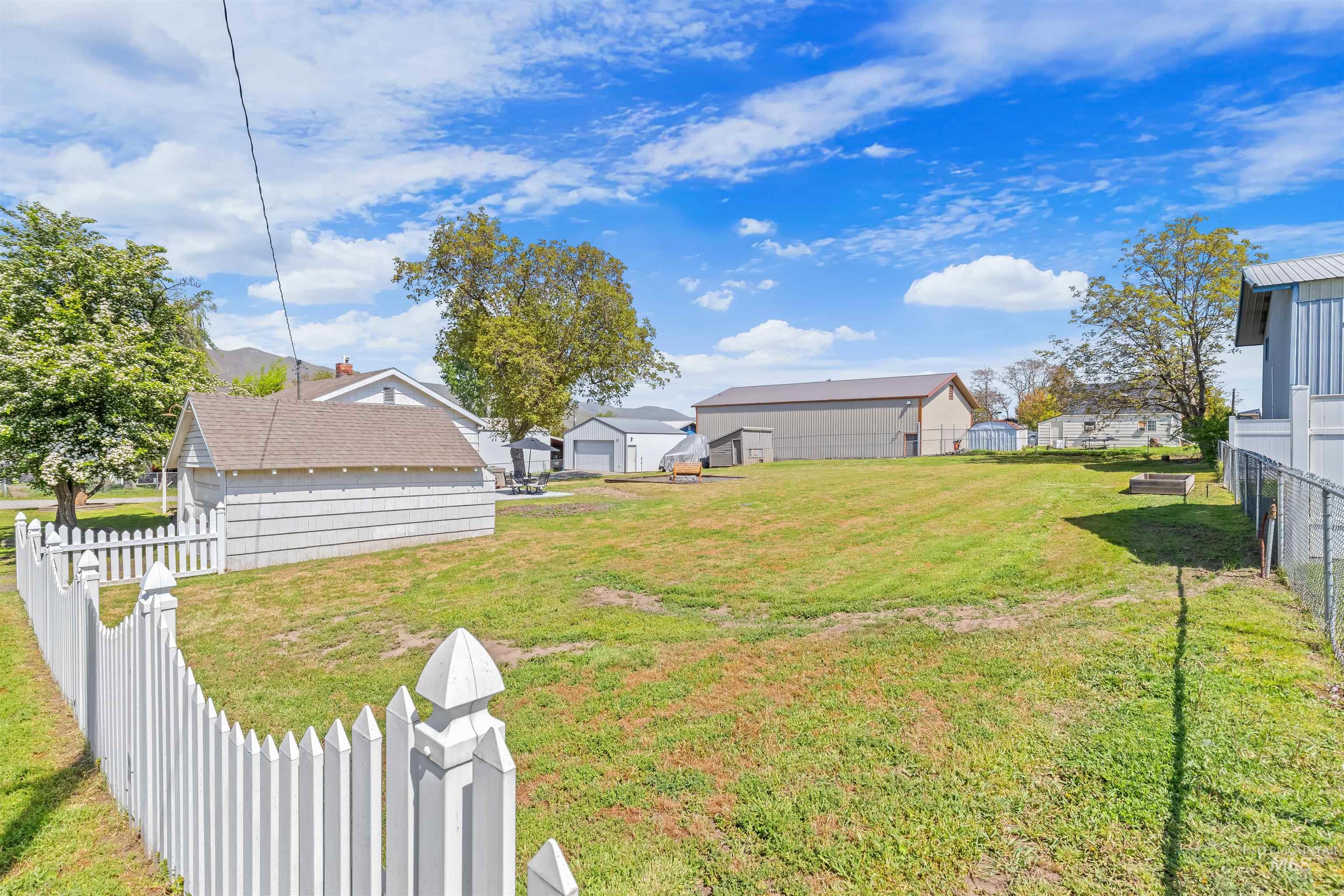 1047 Francis Street Property Photo 6
