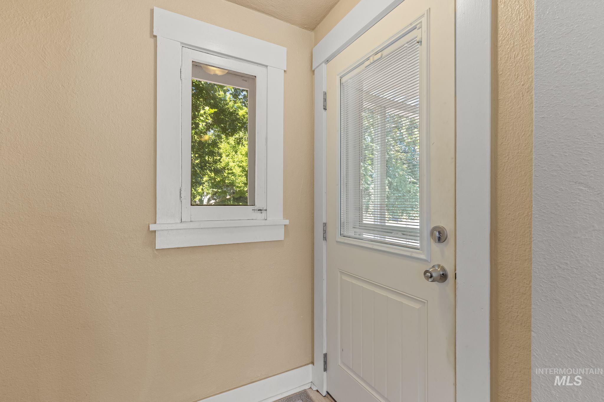 1047 Francis Street Property Photo 7
