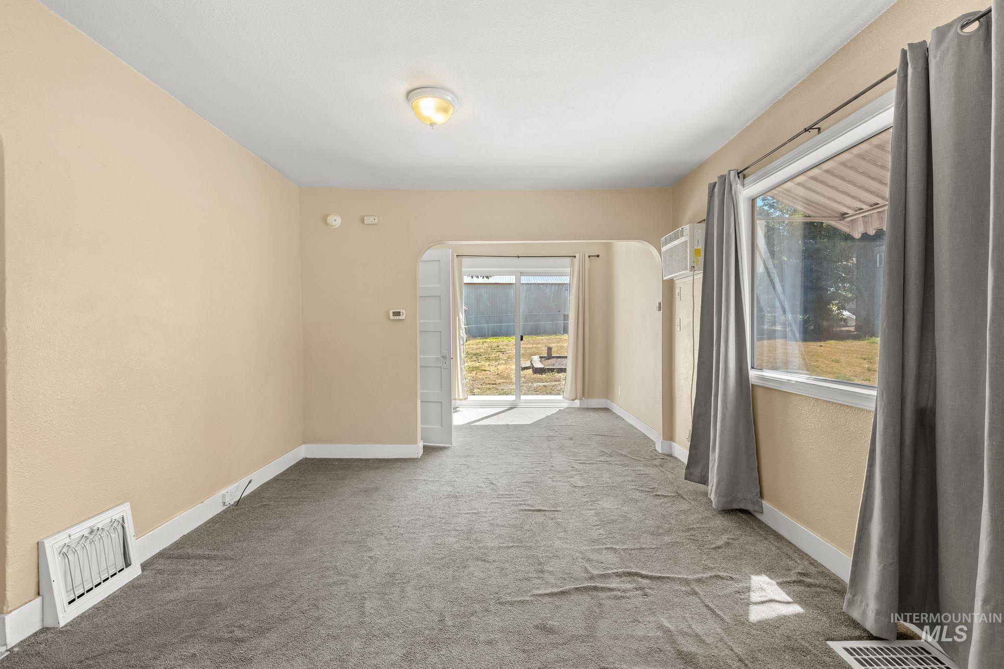 1047 Francis Street Property Photo 8