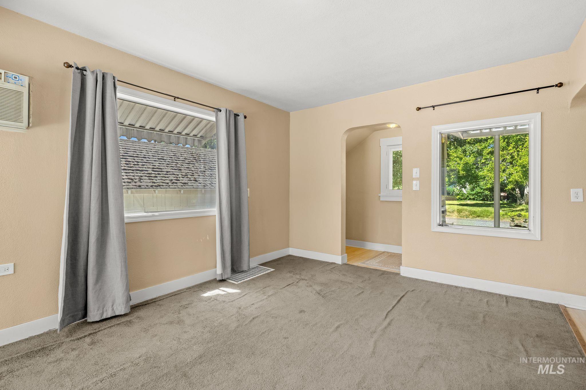1047 Francis Street Property Photo 10