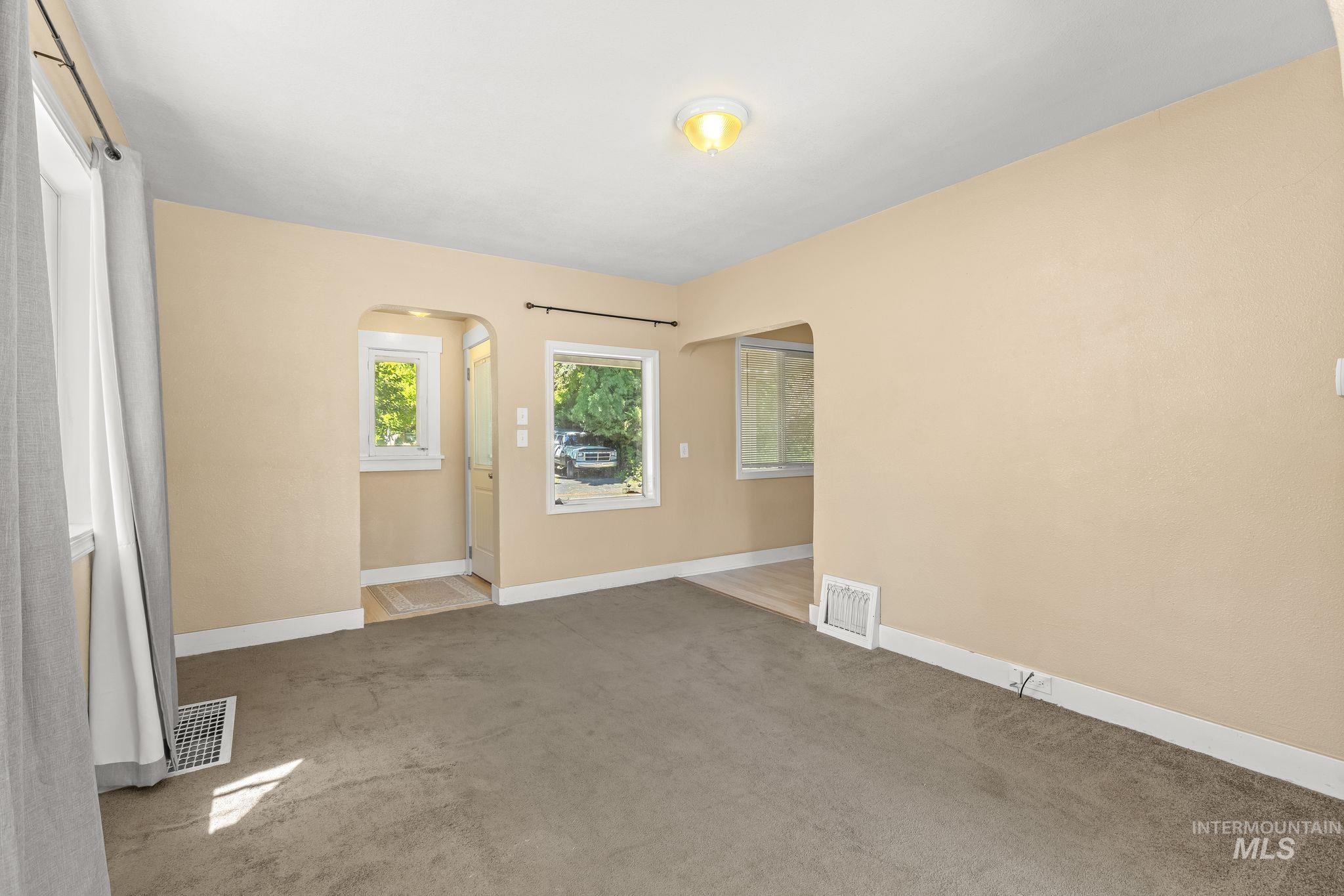 1047 Francis Street Property Photo 11