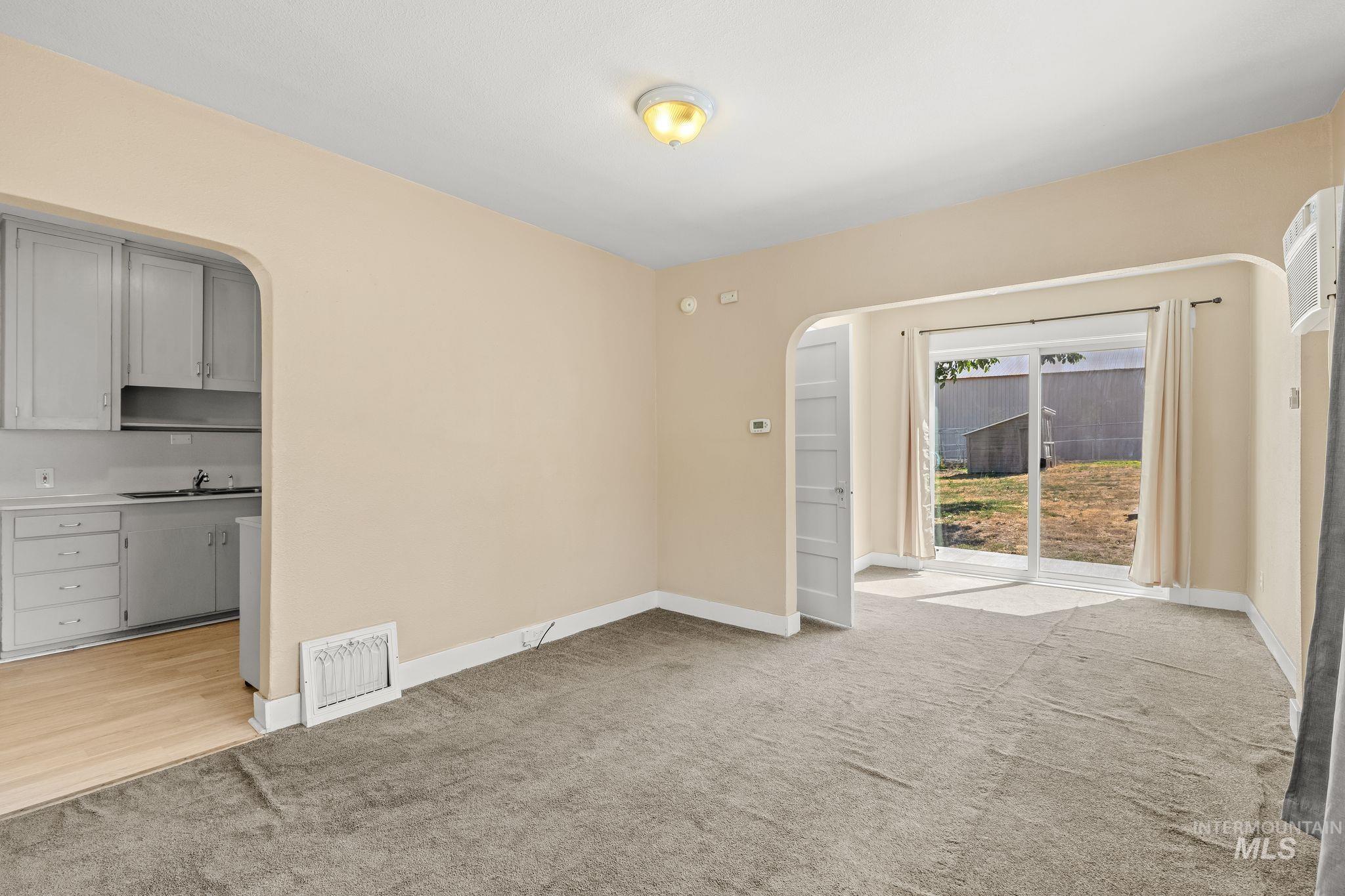 1047 Francis Street Property Photo 13