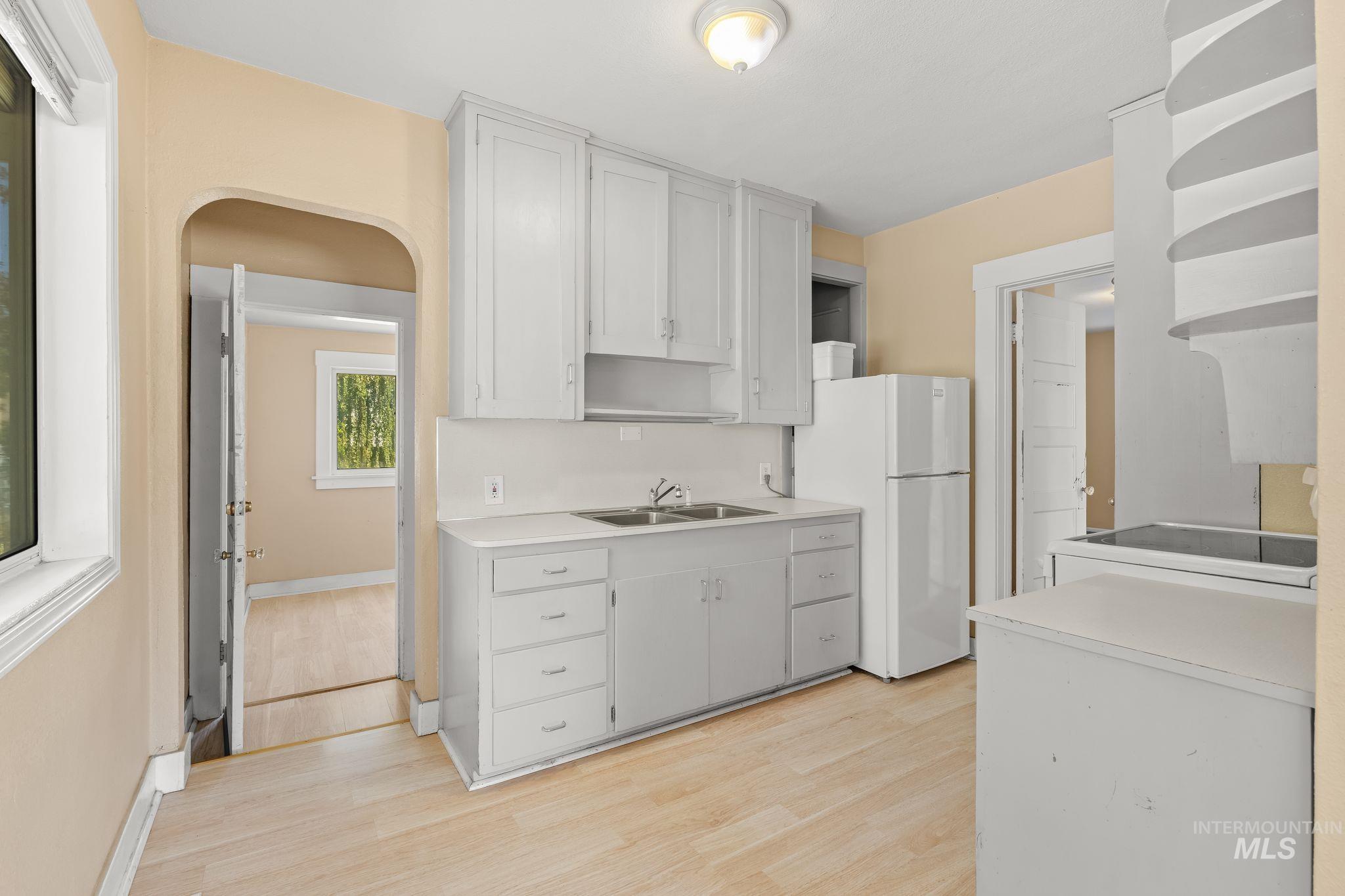 1047 Francis Street Property Photo 14