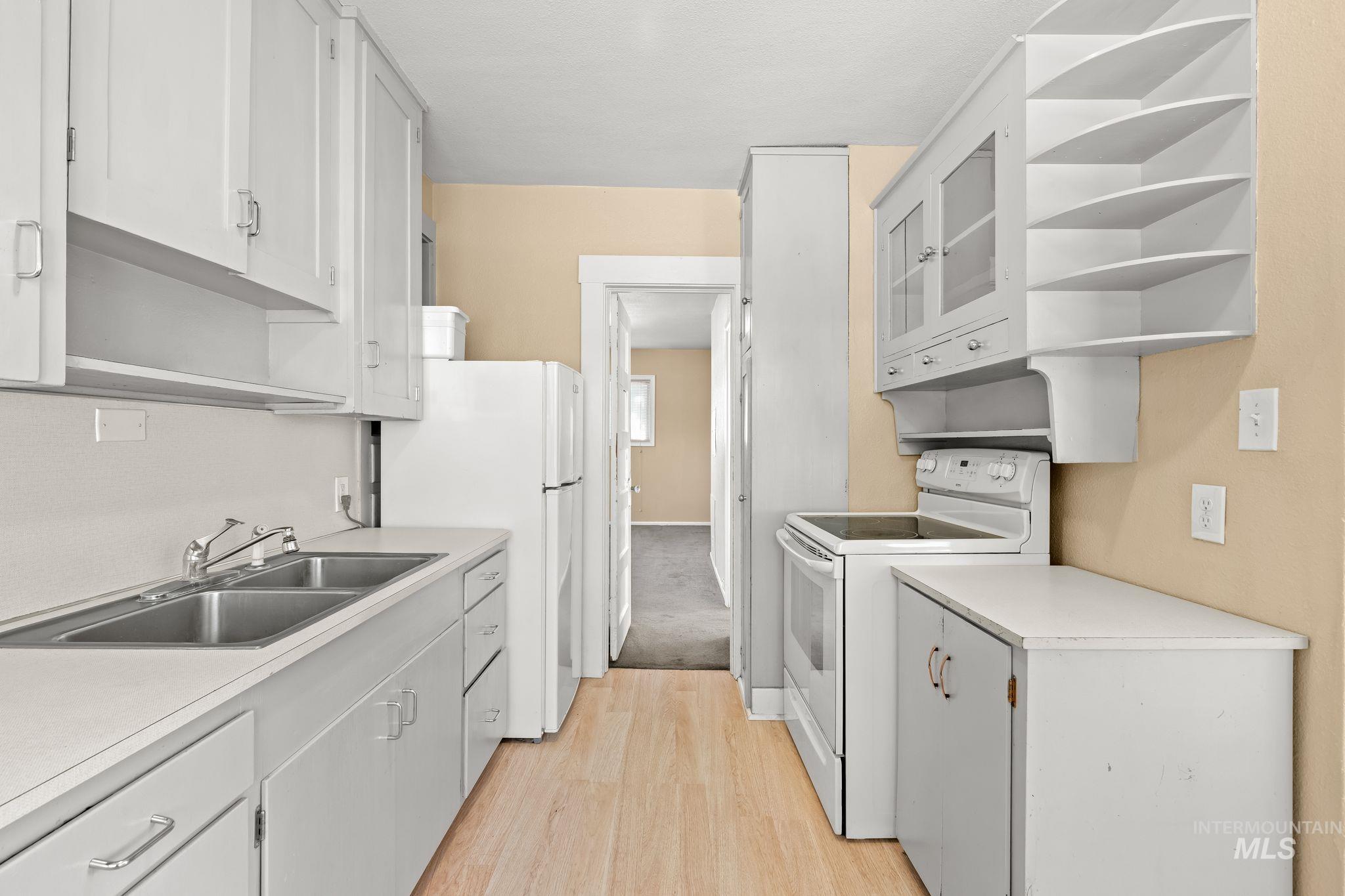 1047 Francis Street Property Photo 15