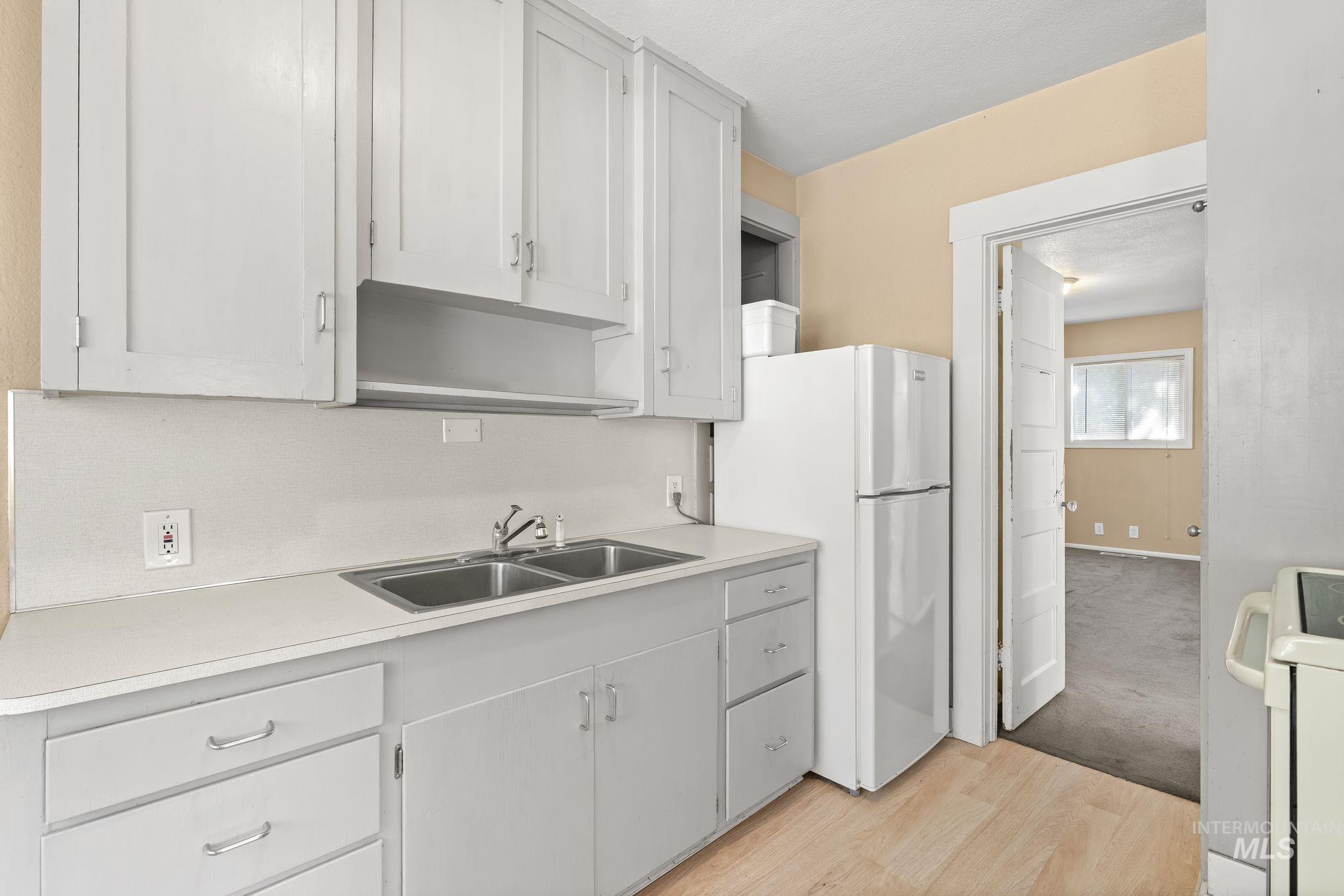 1047 Francis Street Property Photo 16