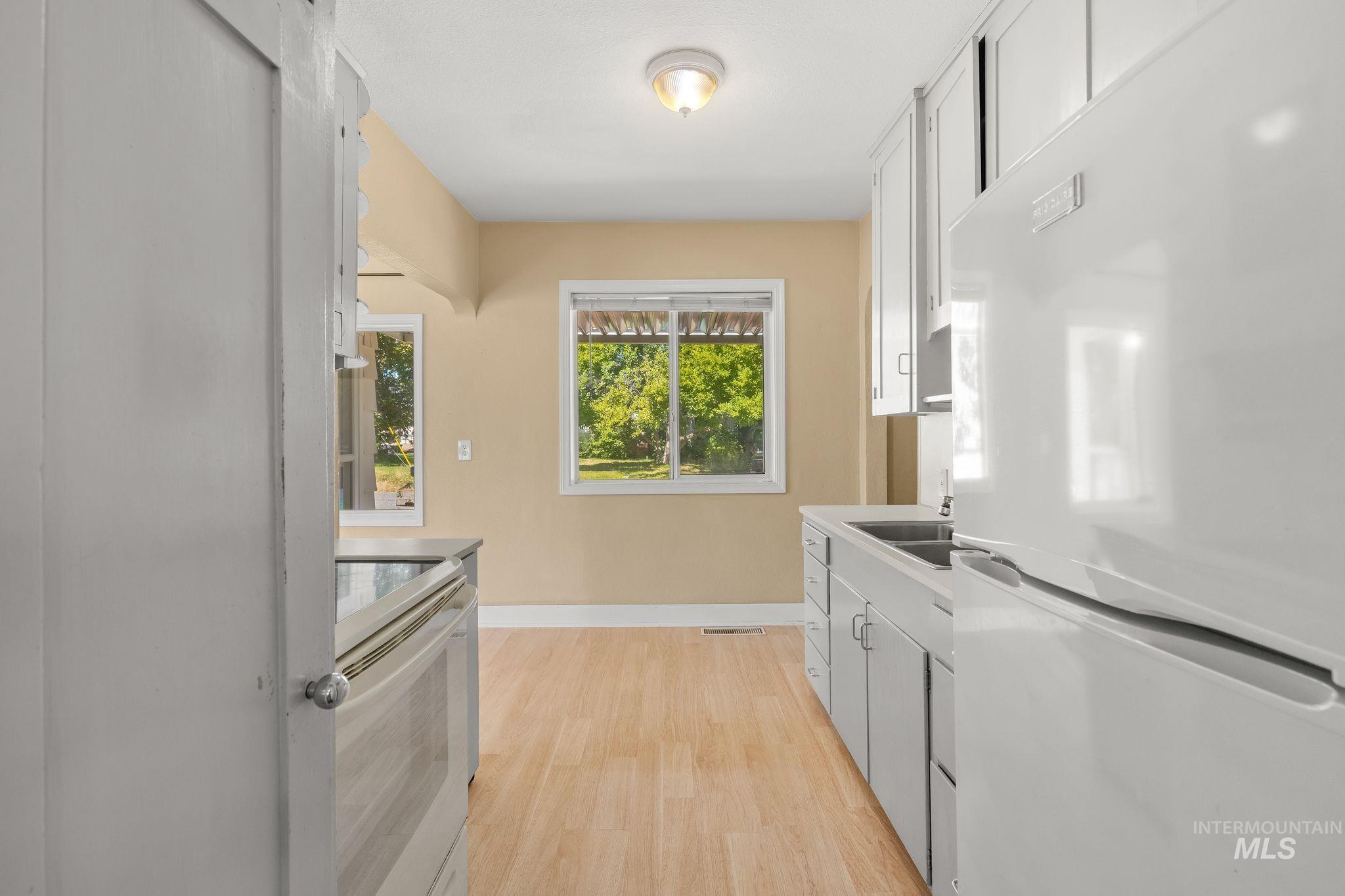 1047 Francis Street Property Photo 18