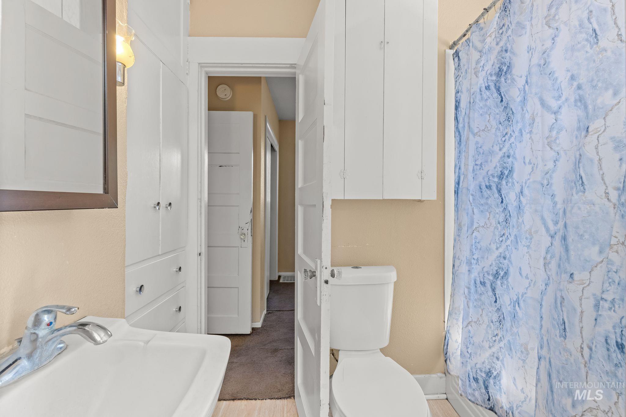 1047 Francis Street Property Photo 19