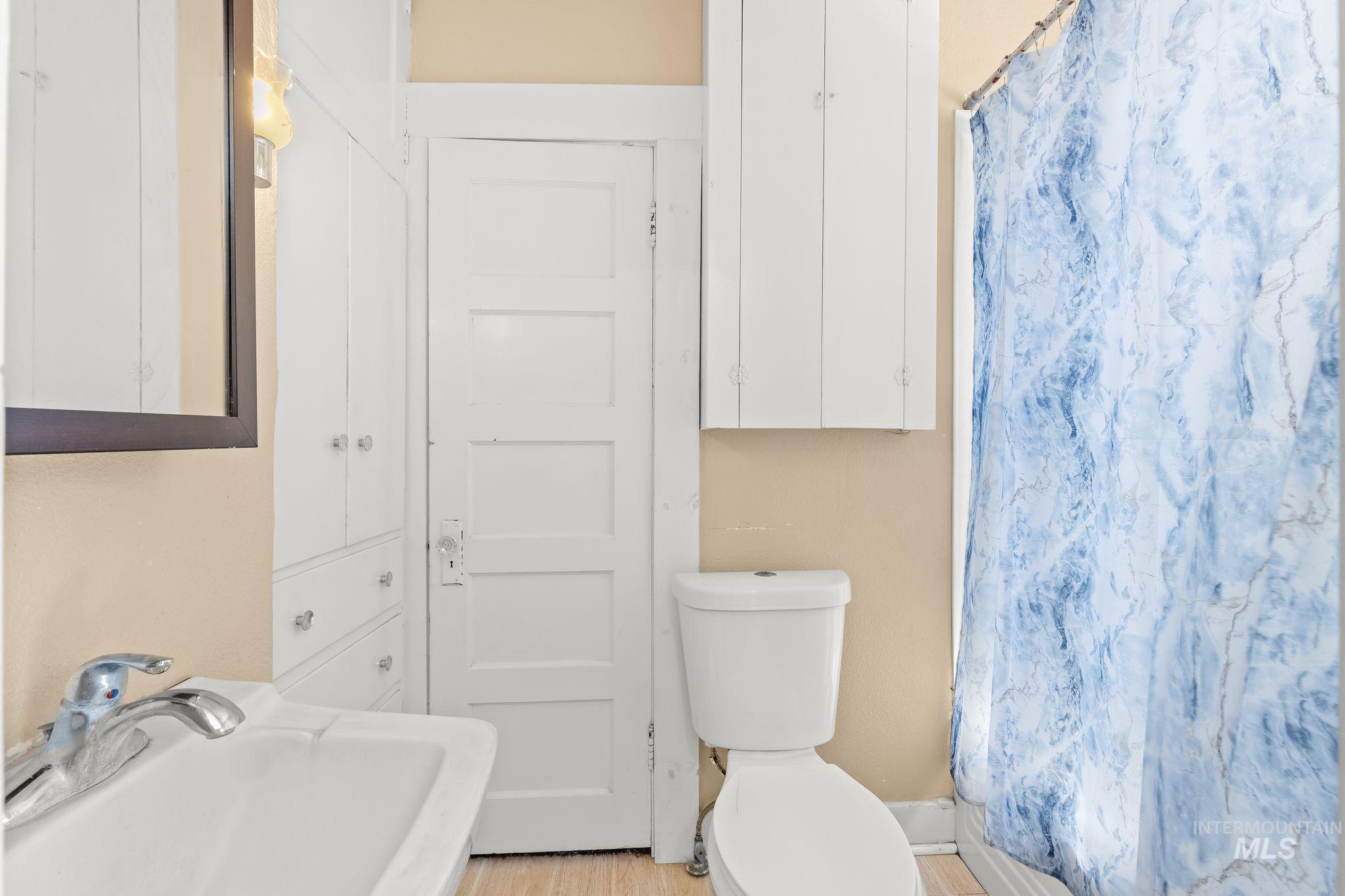 1047 Francis Street Property Photo 20