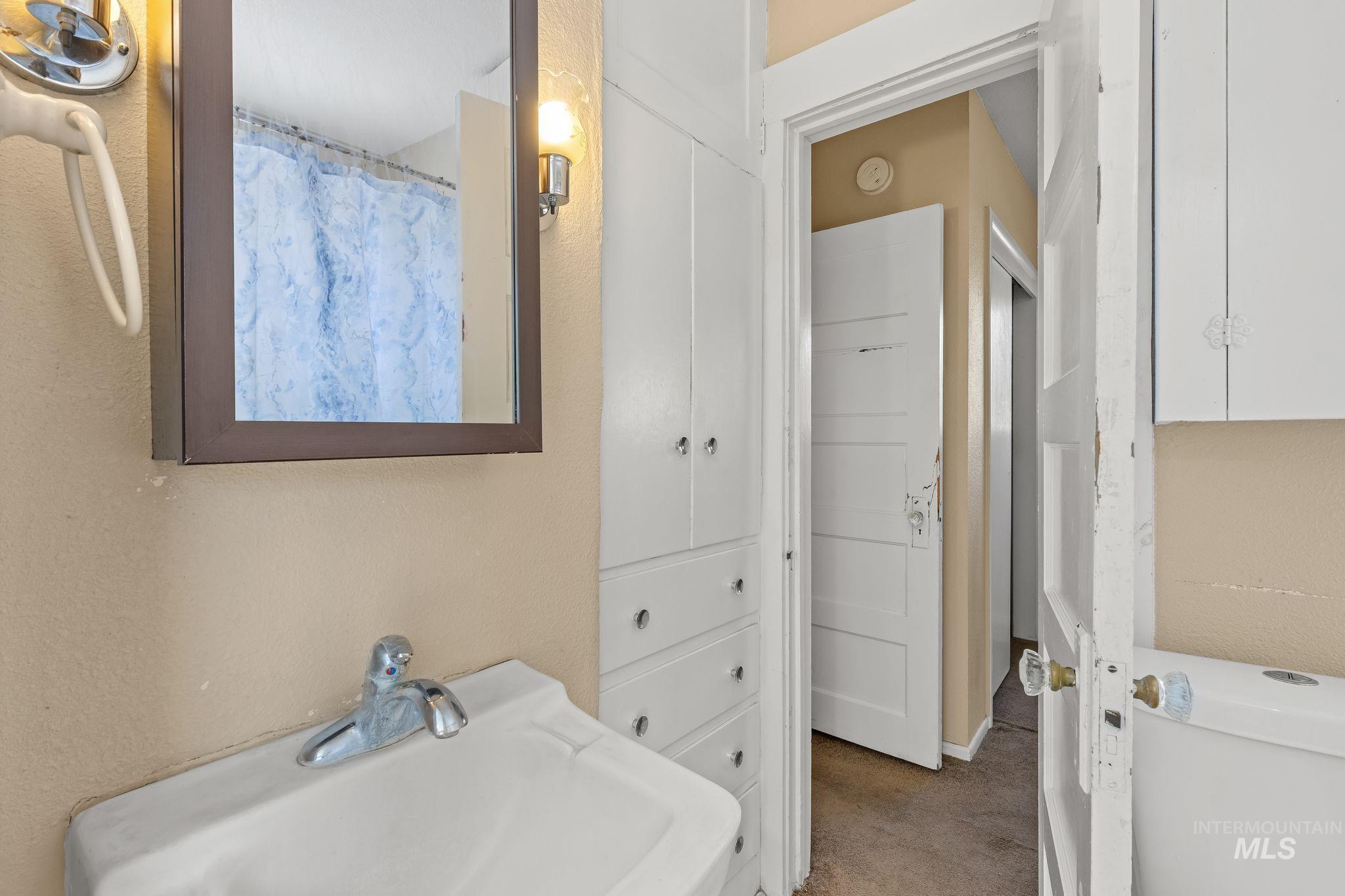 1047 Francis Street Property Photo 21