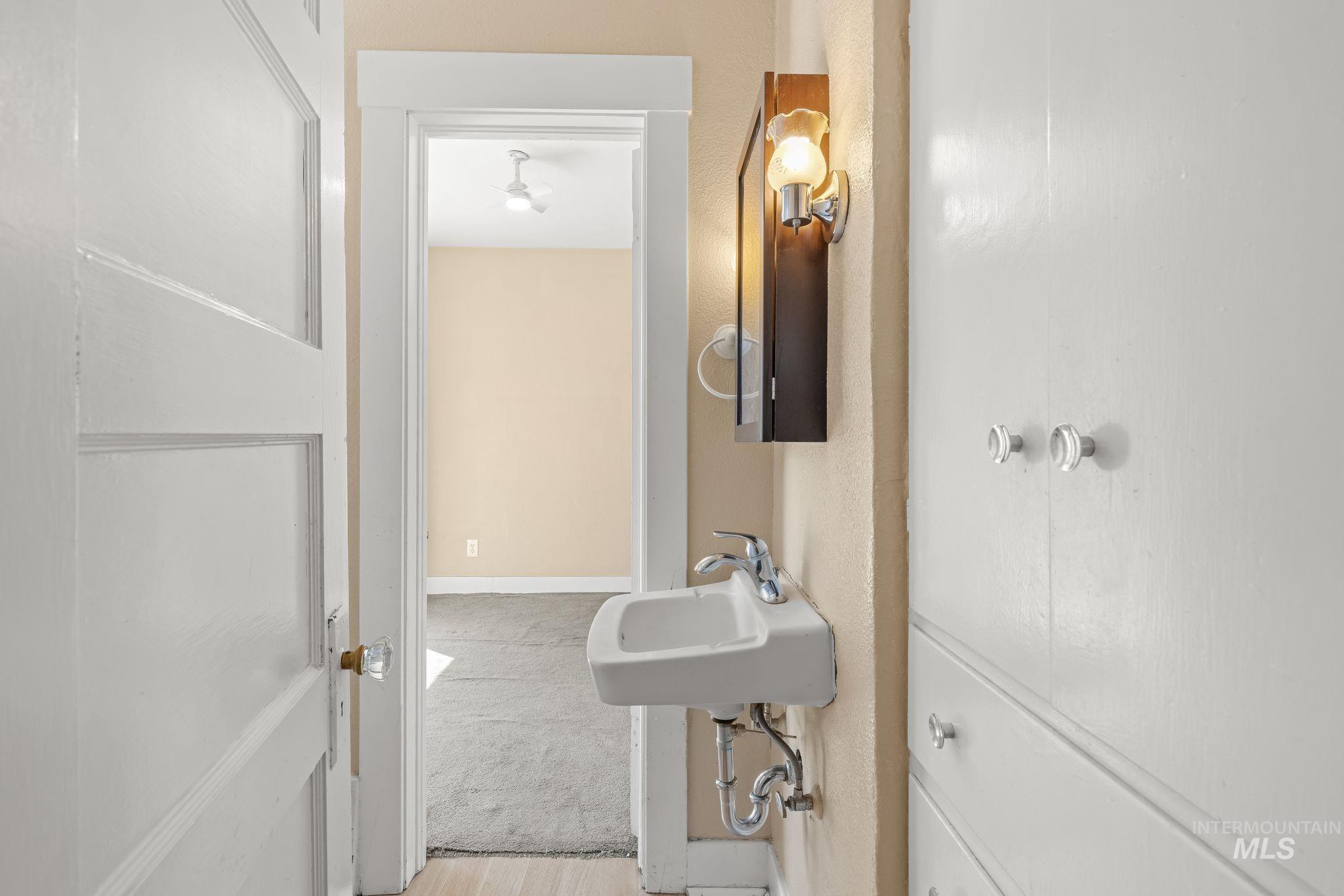 1047 Francis Street Property Photo 22