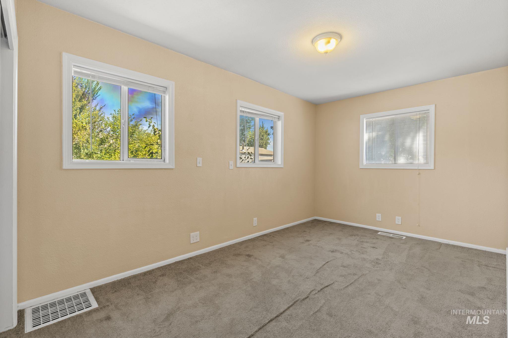 1047 Francis Street Property Photo 23