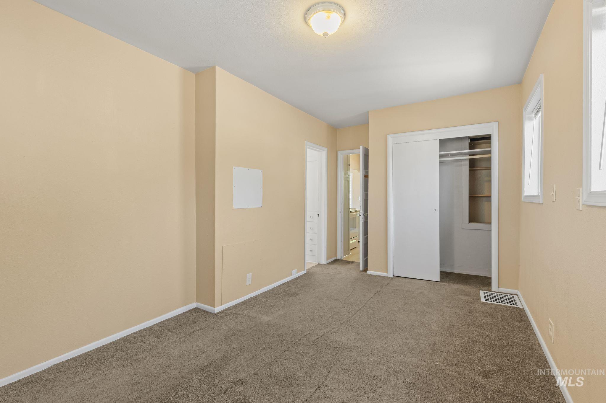 1047 Francis Street Property Photo 24