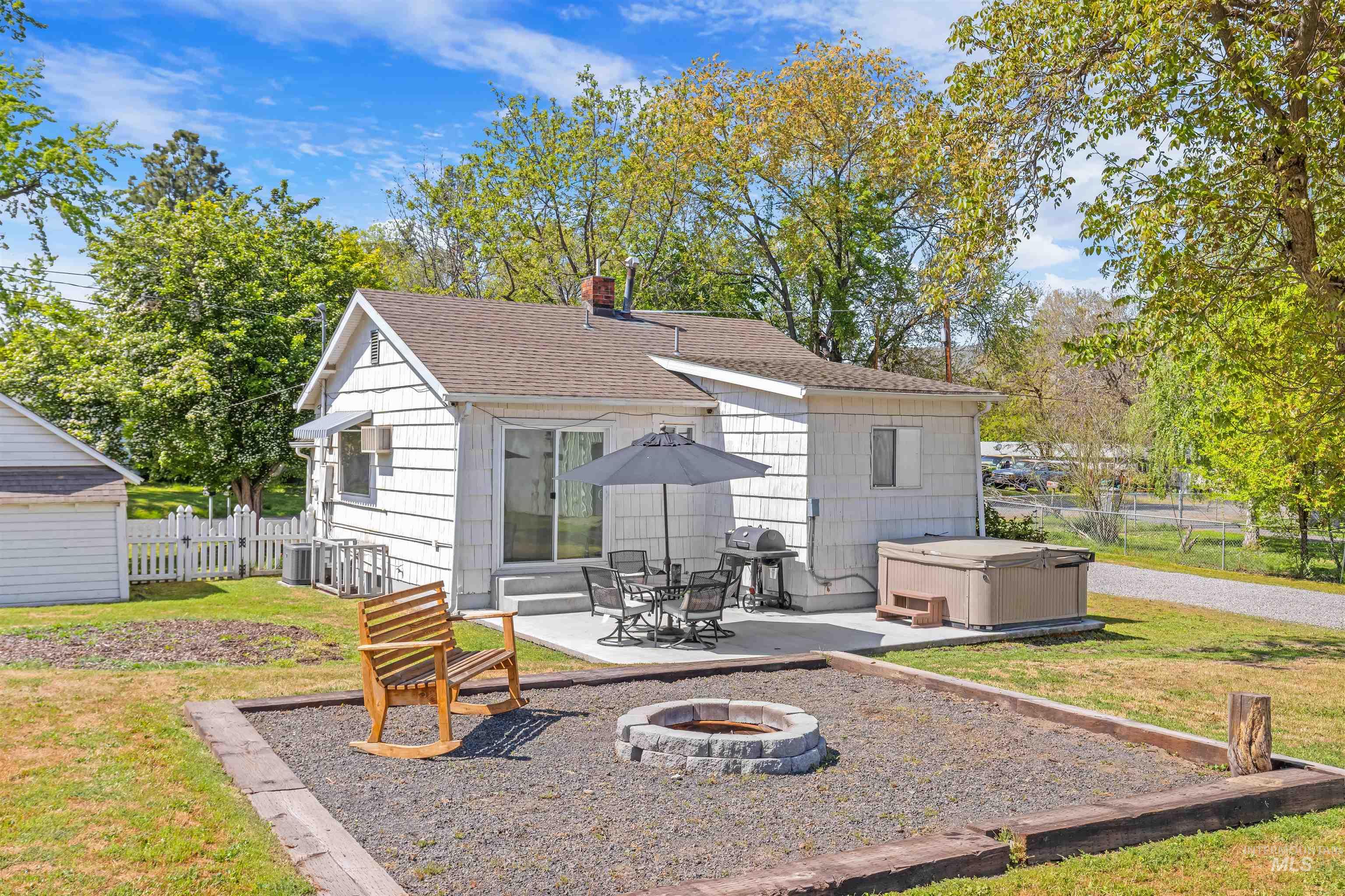 1047 Francis Street Property Photo 40