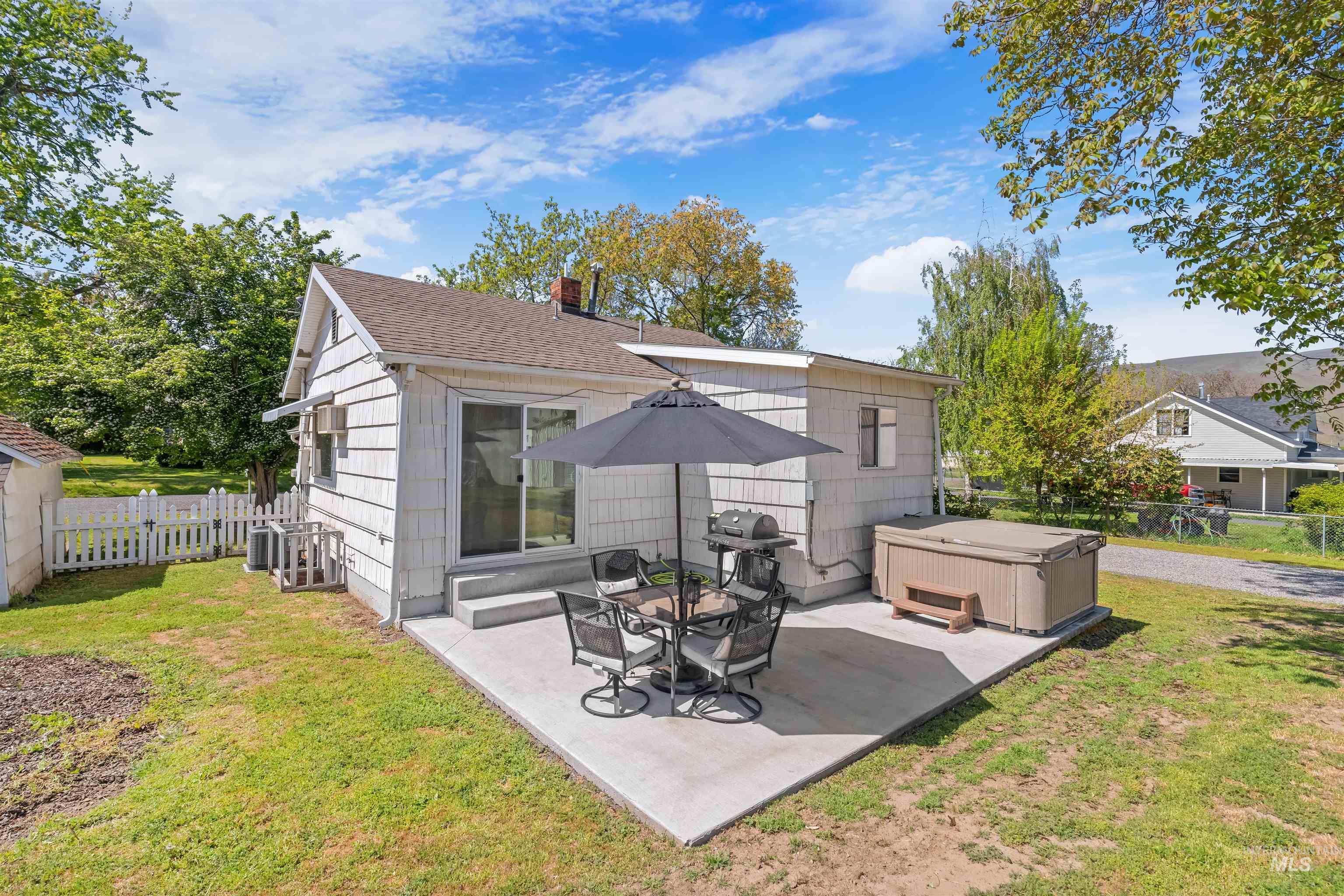 1047 Francis Street Property Photo 41