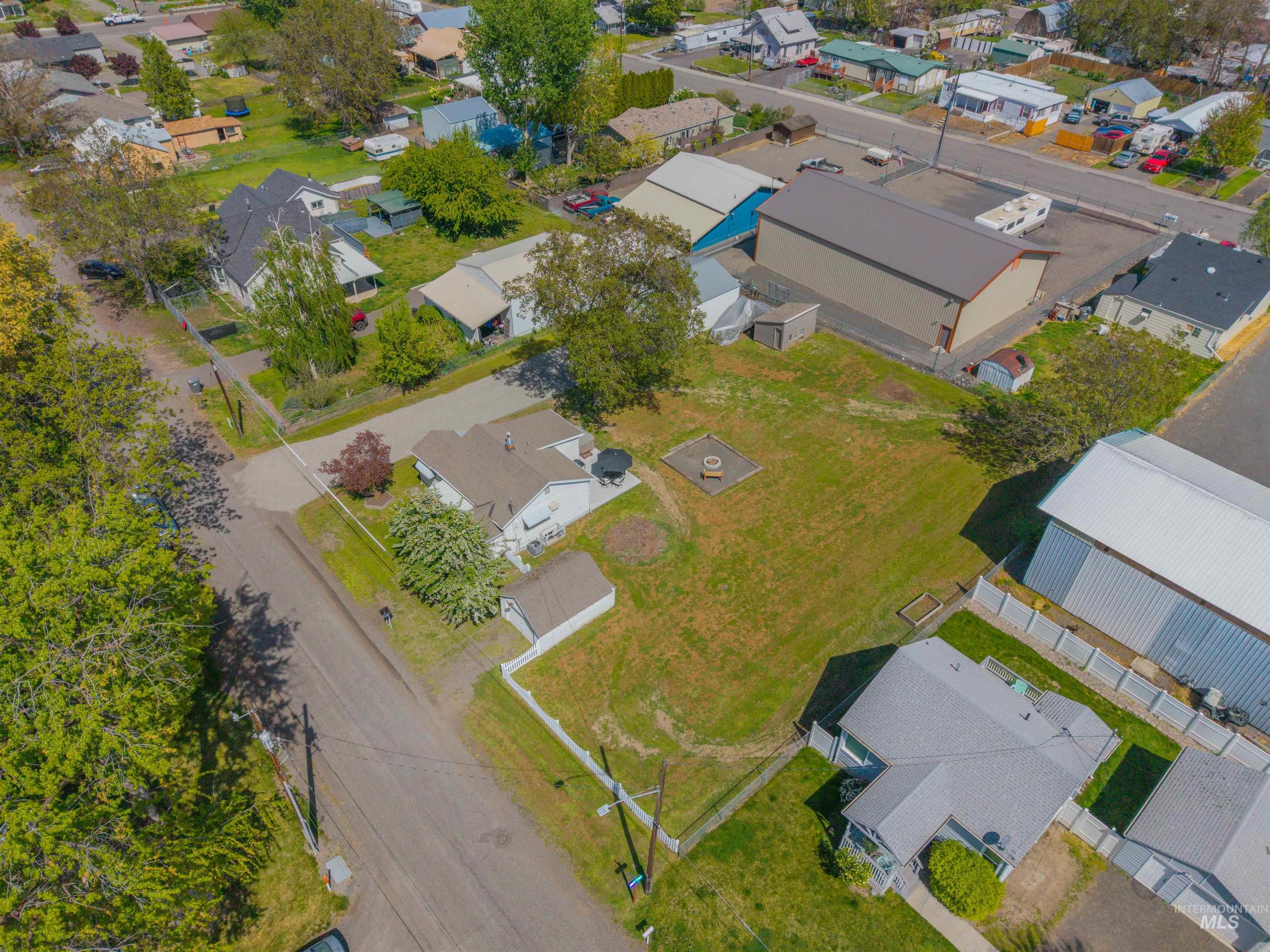 1047 Francis Street Property Photo 44