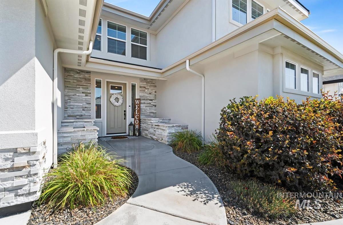 1008 E Osorno Dr Property Photo 2