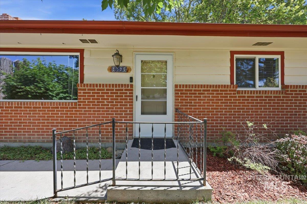 3205 College Ave Property Photo 3