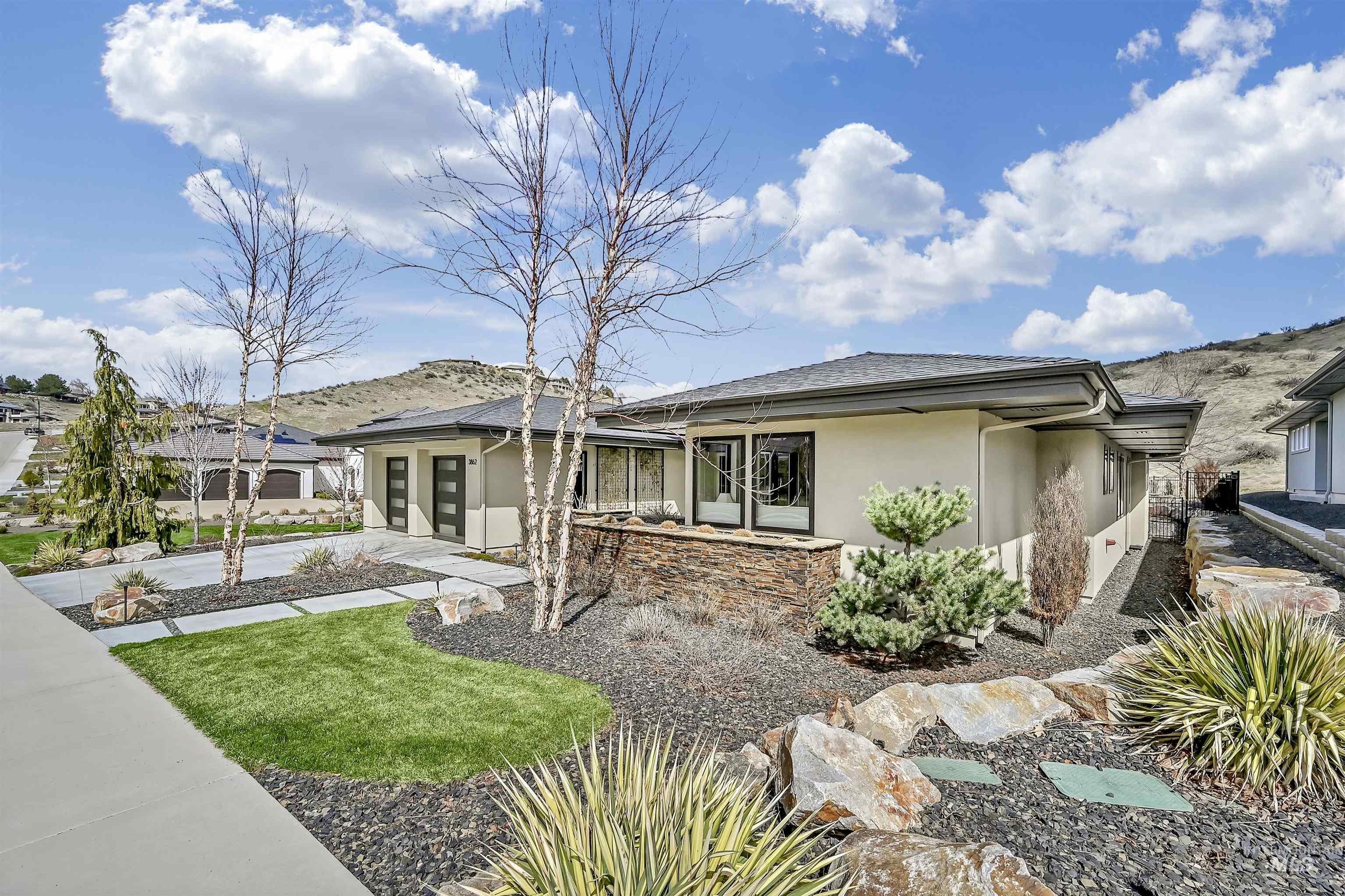 3862 N Sandpoint Way Property Photo 1