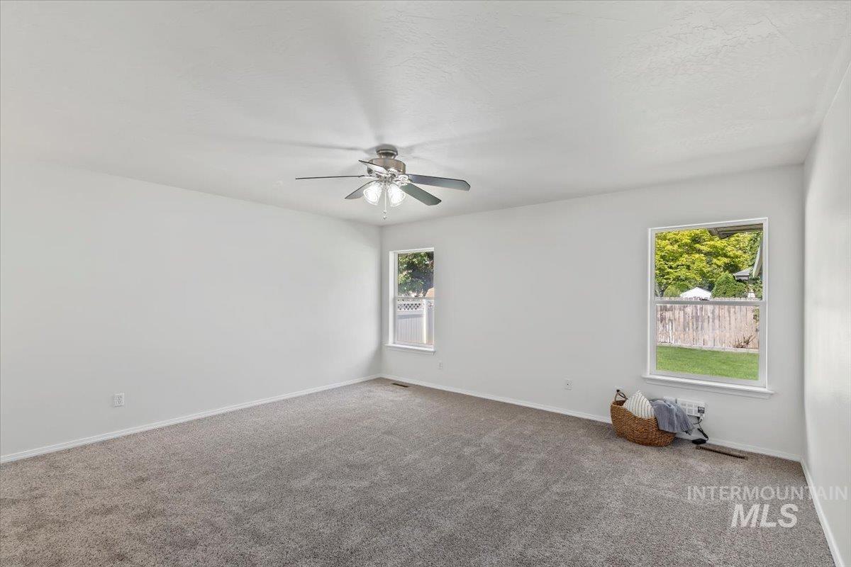 2537 Carriage Way Property Photo 16