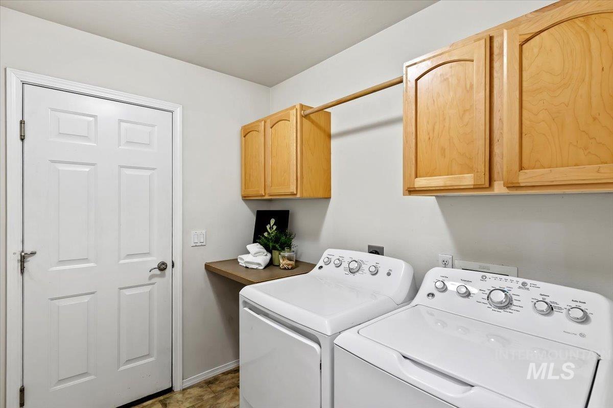 2537 Carriage Way Property Photo 26