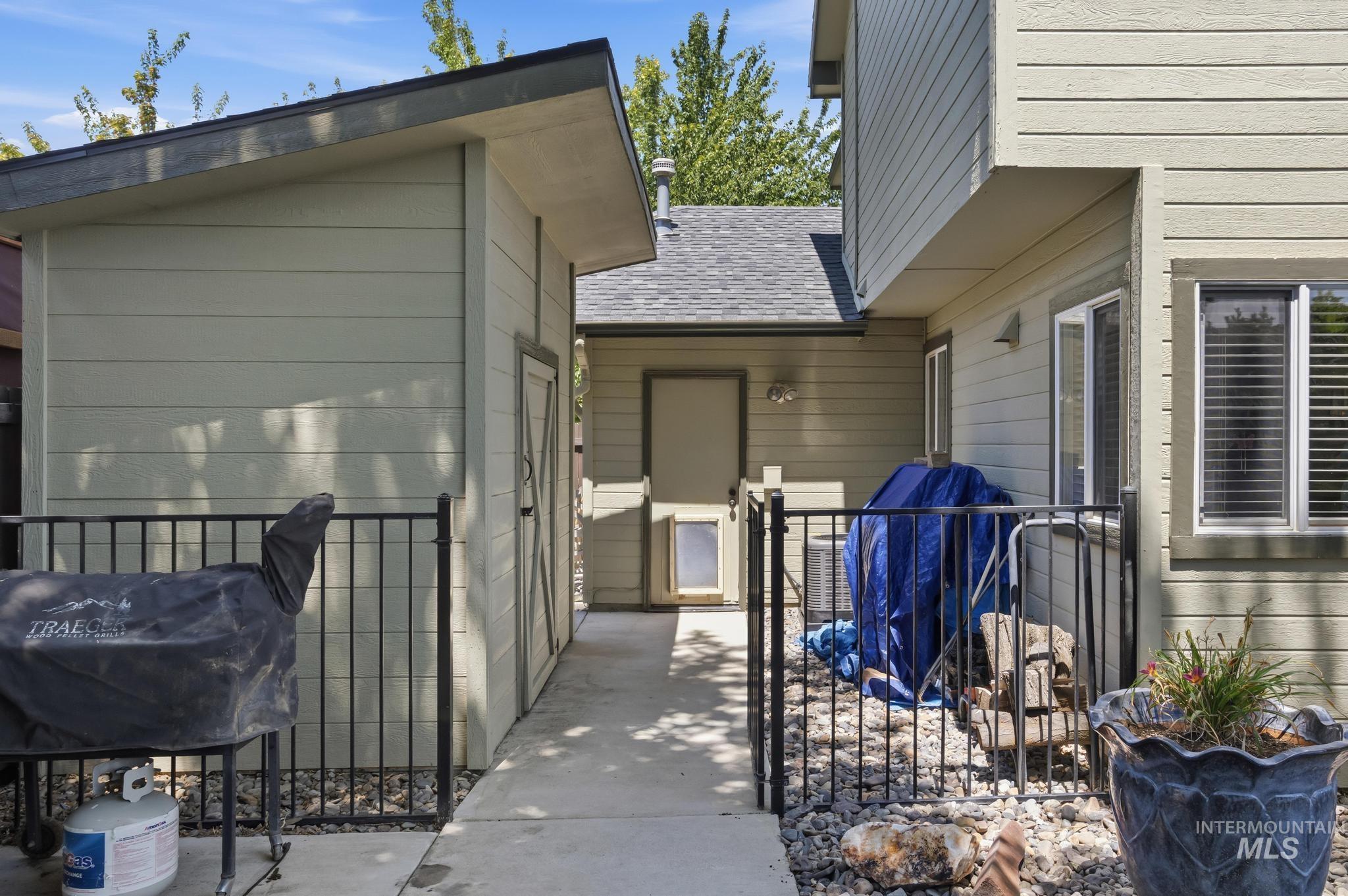 4672 N Marcliffe Way Property Photo 34