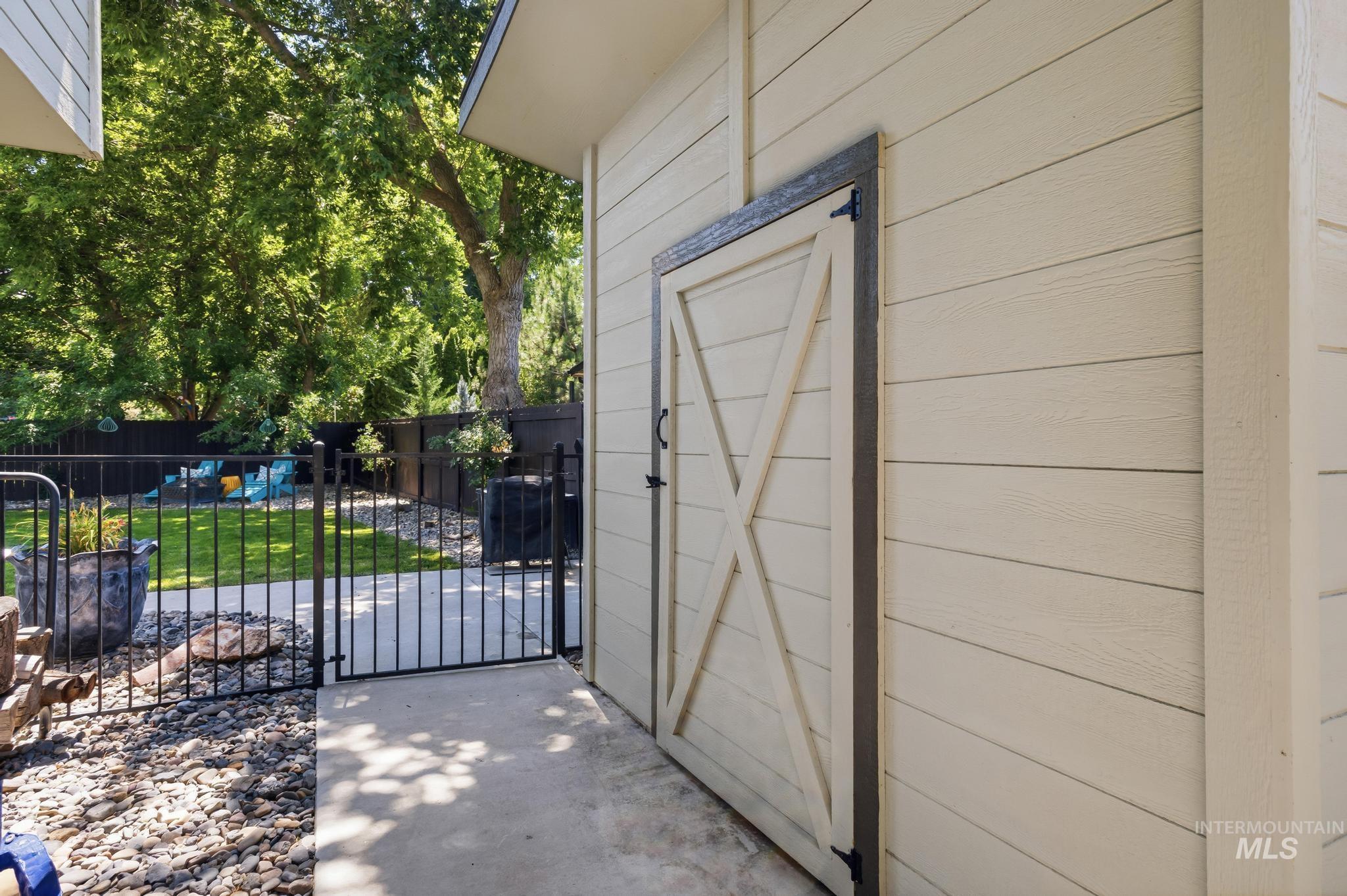 4672 N Marcliffe Way Property Photo 35