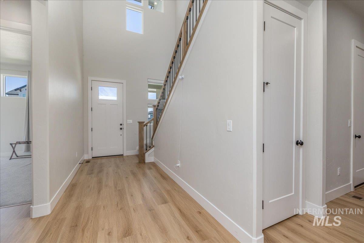 5562 S Zaivcla Ave. Property Photo 3
