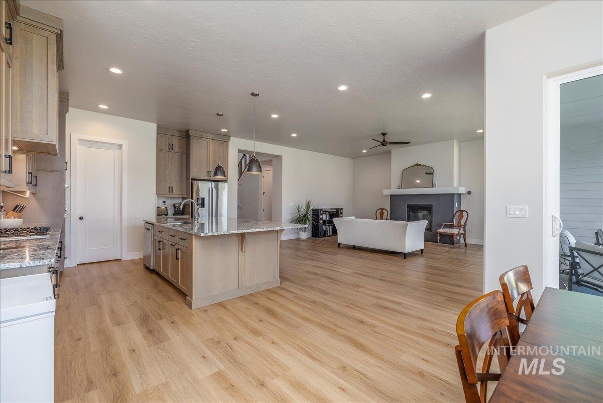 5562 S Zaivcla Ave. Property Photo 13