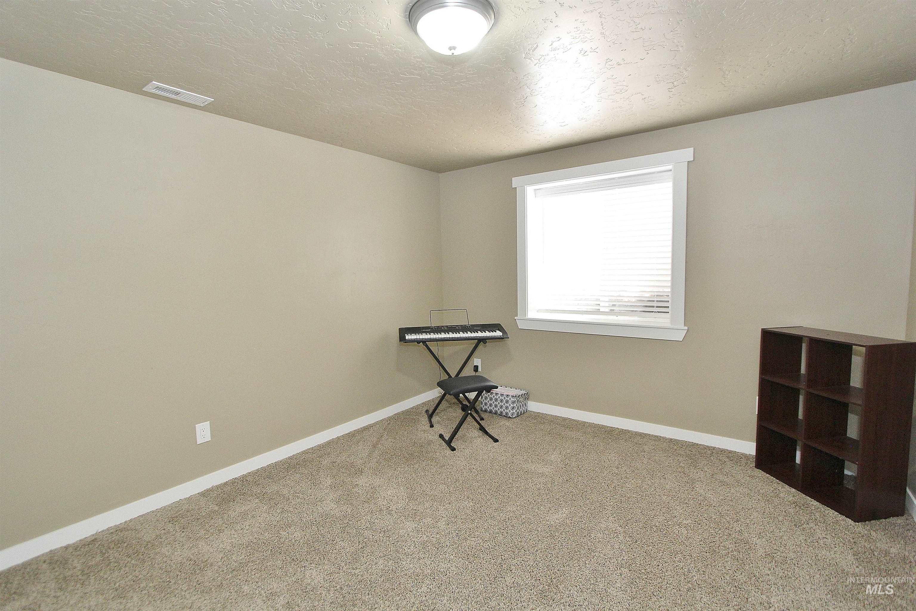 452 Bitterbrush Ave Property Photo 14