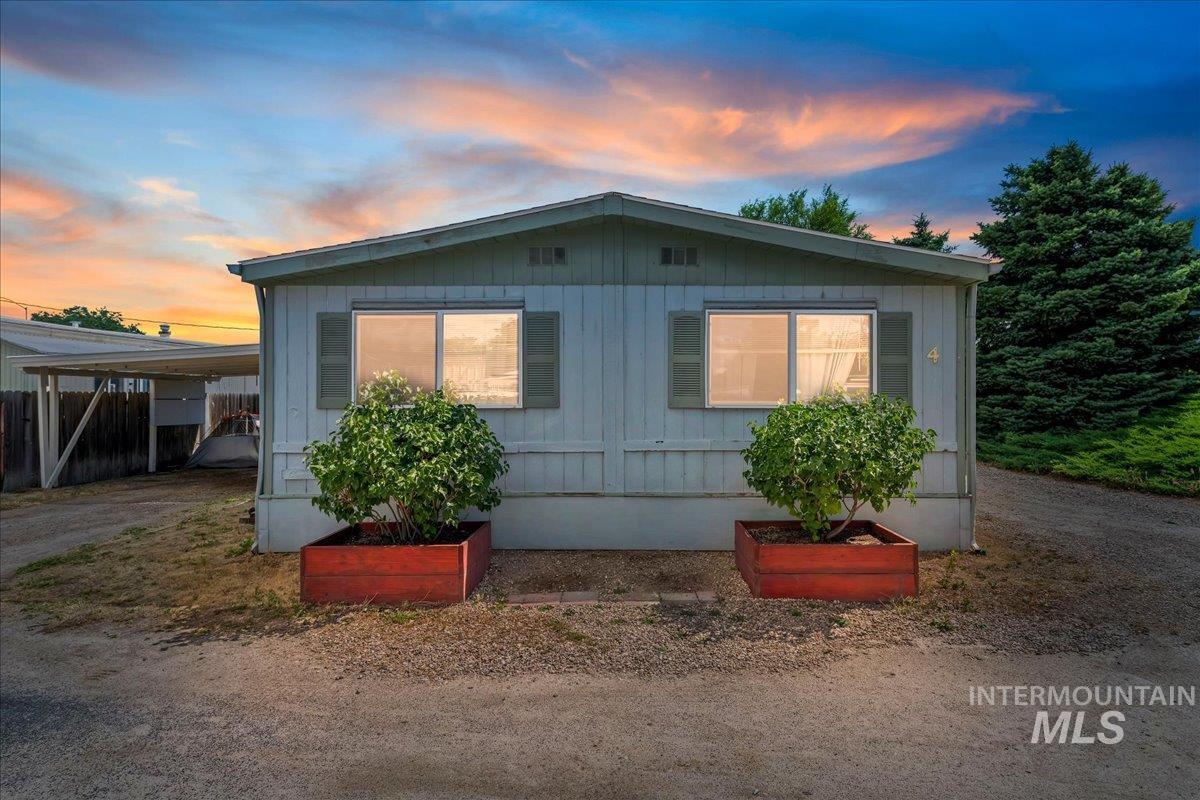 302 41st Property Photo 1