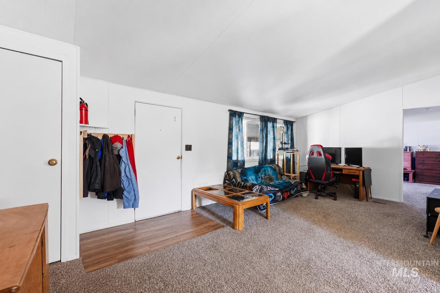 302 41st Property Photo 3