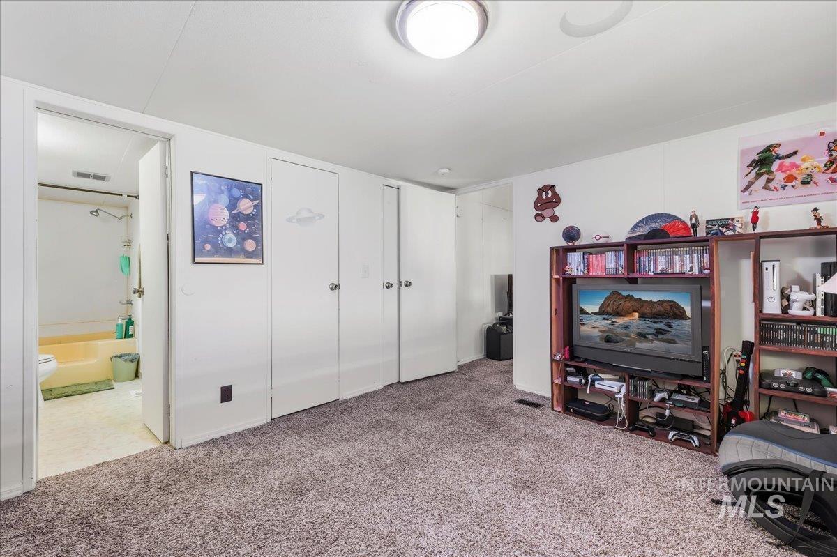 302 41st Property Photo 9