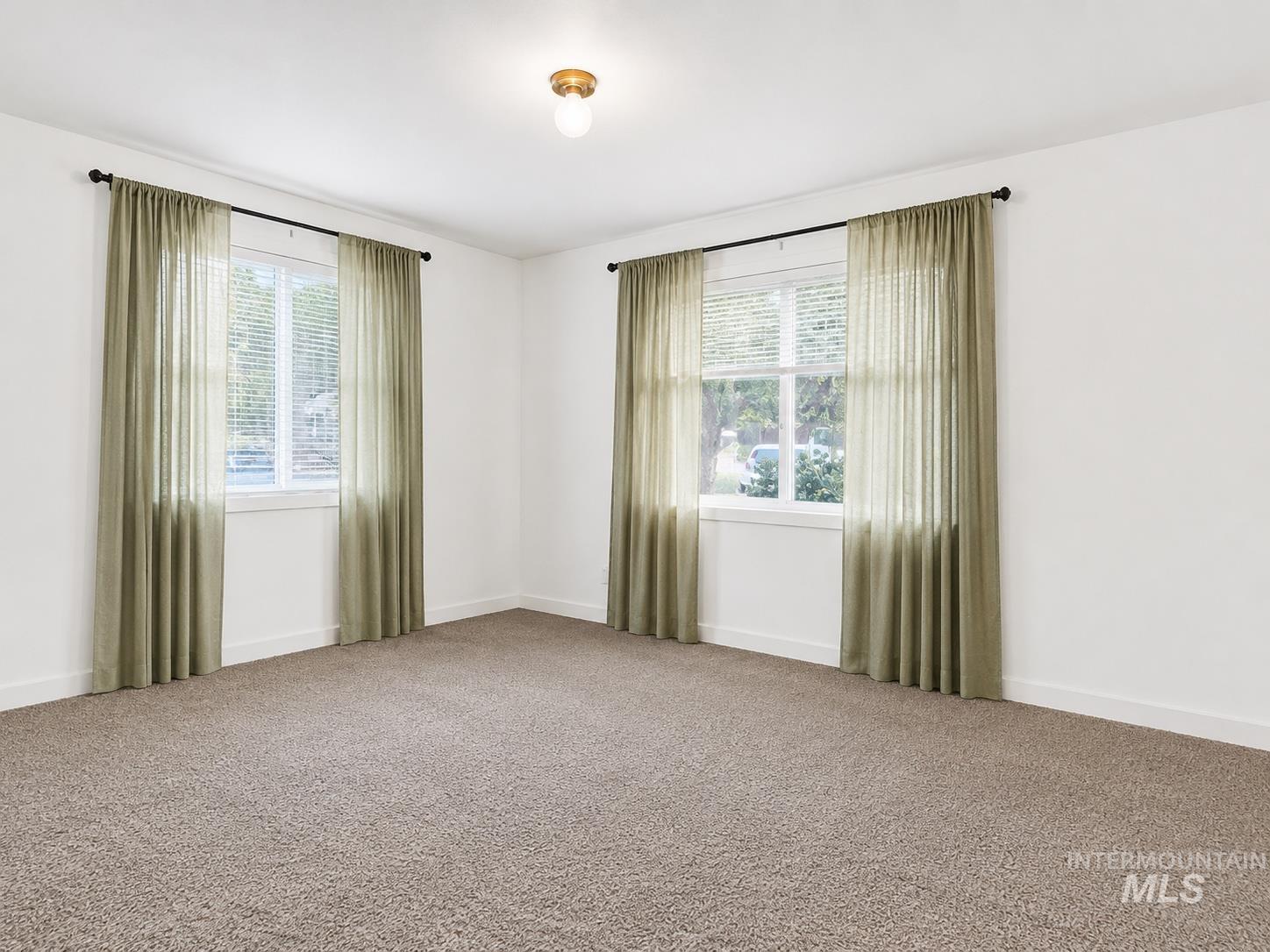 302 41st Property Photo 17